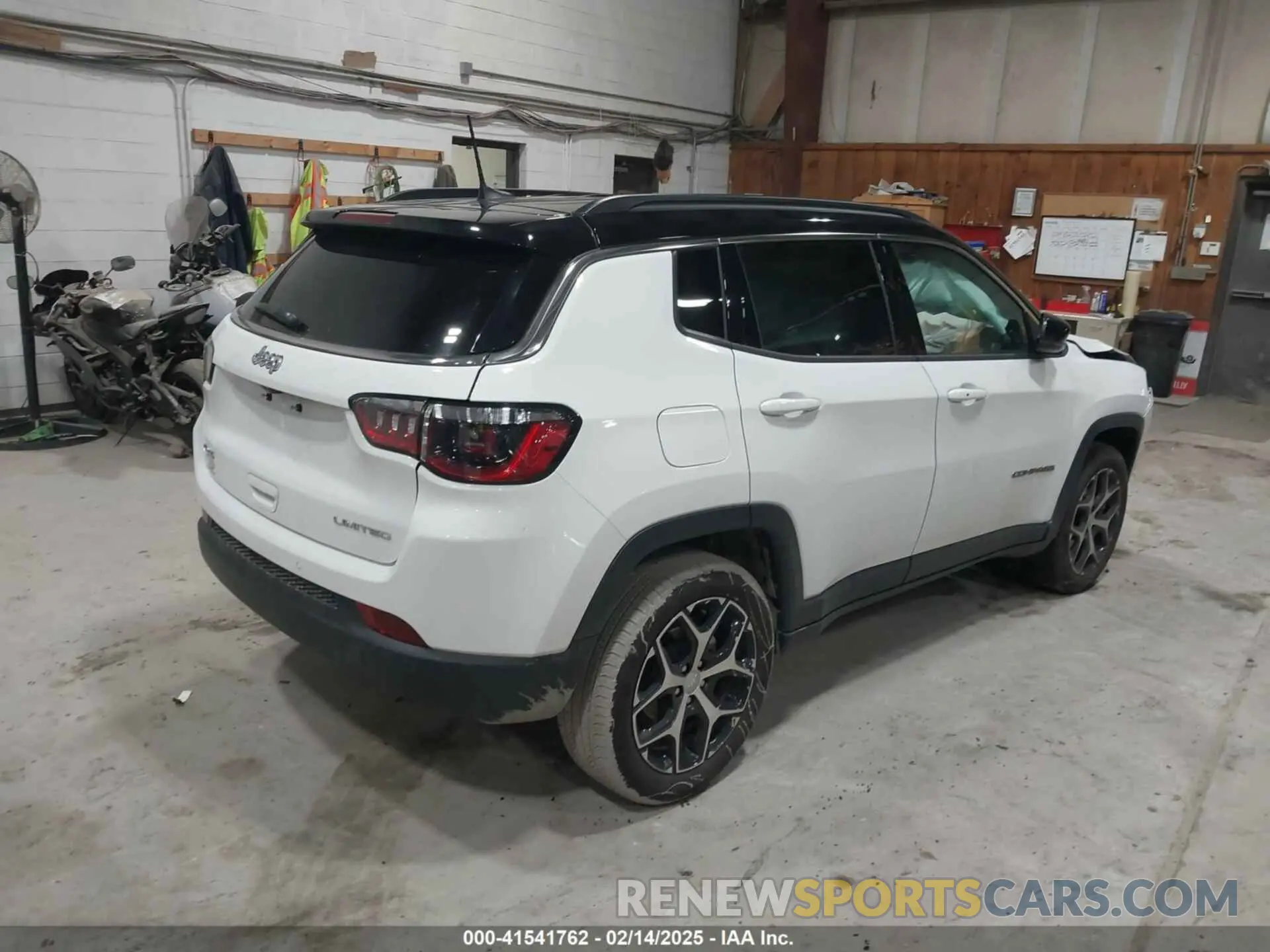 4 Photograph of a damaged car 3C4NJDCN5RT172719 JEEP COMPASS 2024