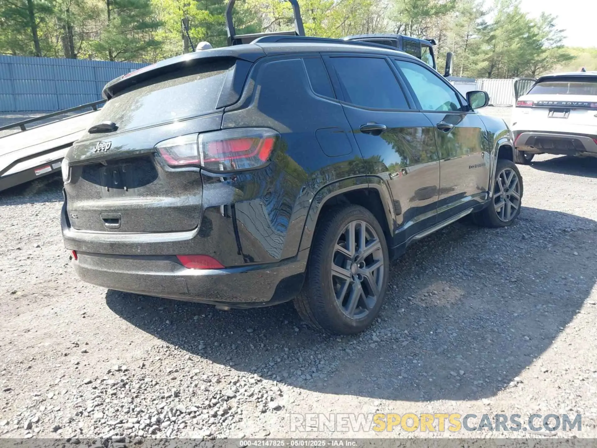 4 Photograph of a damaged car 3C4NJDCN6RT169683 JEEP COMPASS 2024