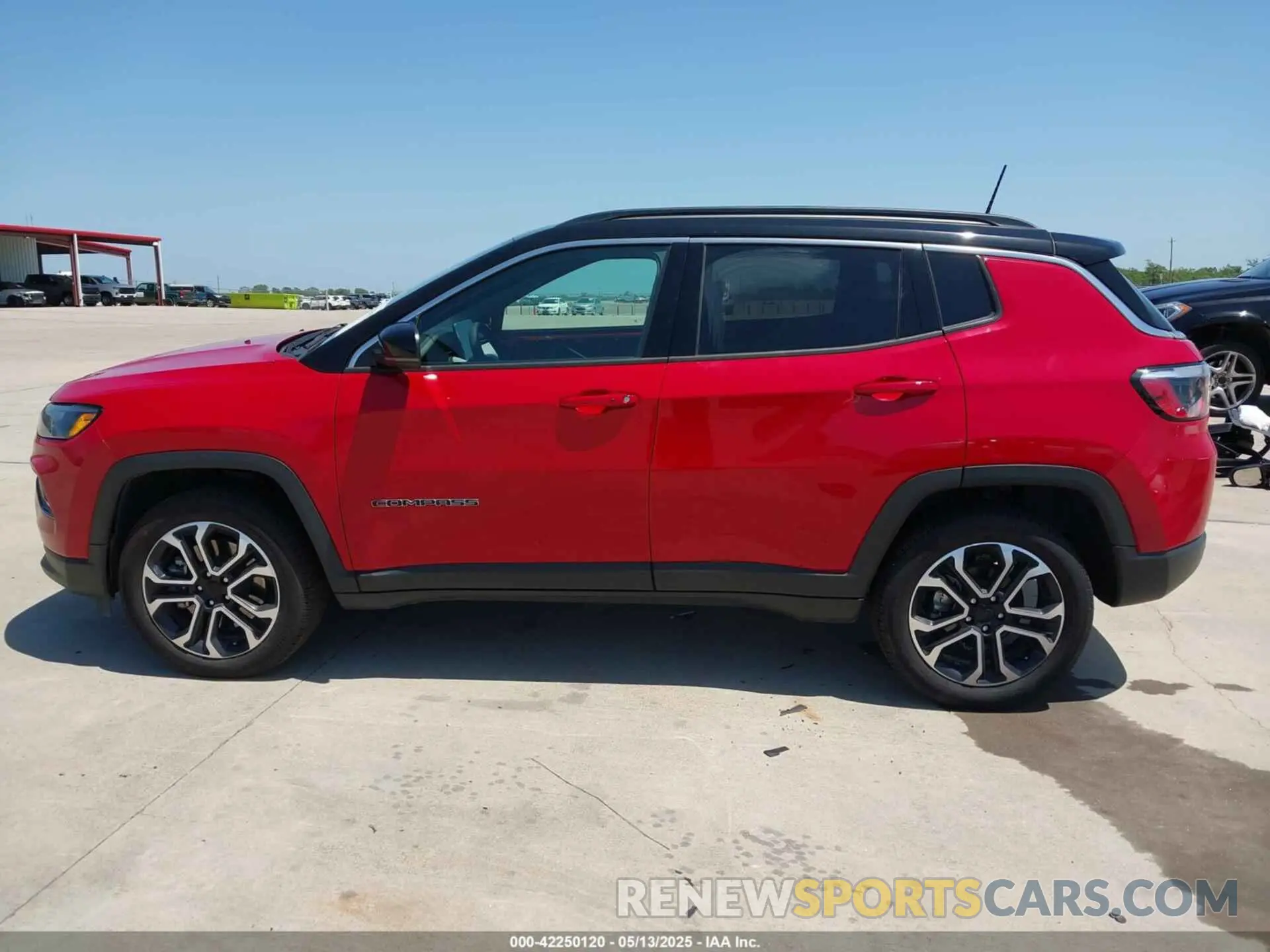 14 Photograph of a damaged car 3C4NJDCN6RT585619 JEEP COMPASS 2024