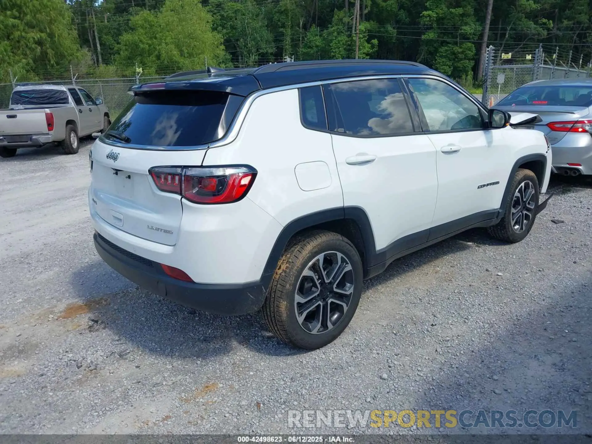 4 Photograph of a damaged car 3C4NJDCN6RT610177 JEEP COMPASS 2024
