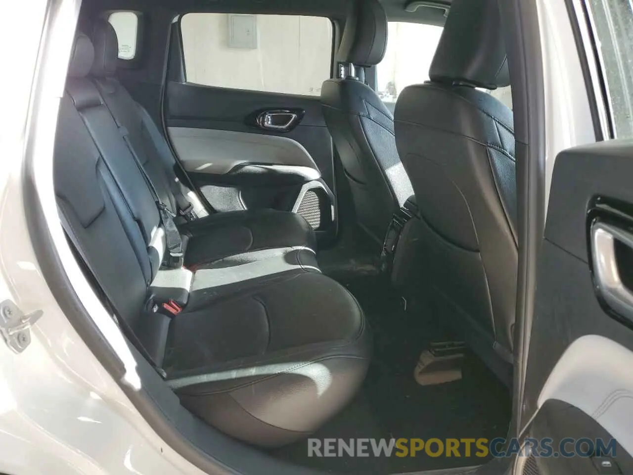 10 Photograph of a damaged car 3C4NJDCN7RT150852 JEEP COMPASS 2024