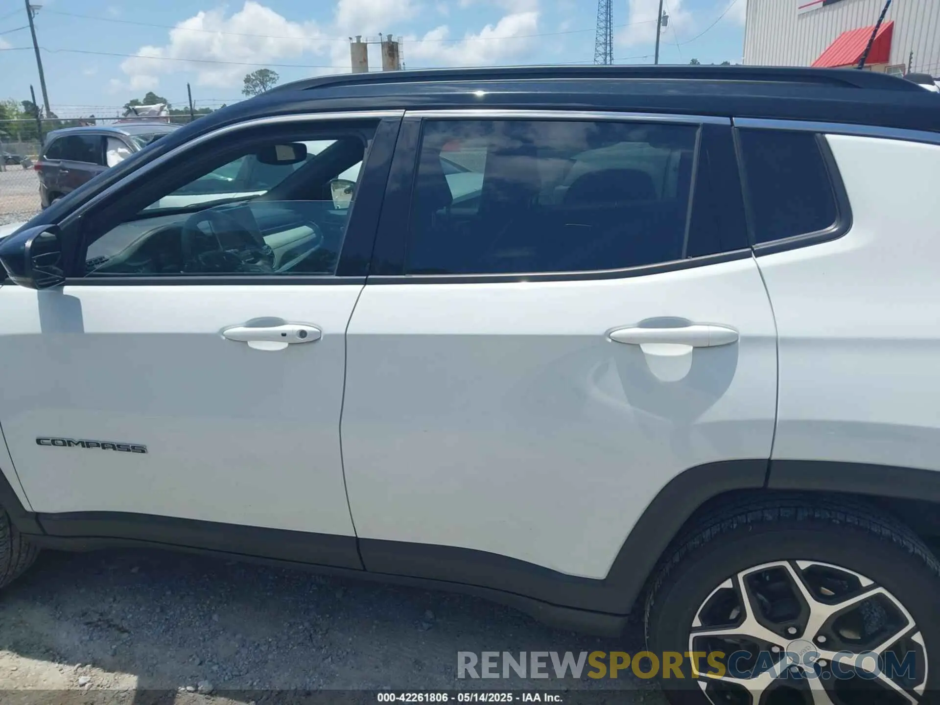14 Photograph of a damaged car 3C4NJDCN9RT134474 JEEP COMPASS 2024