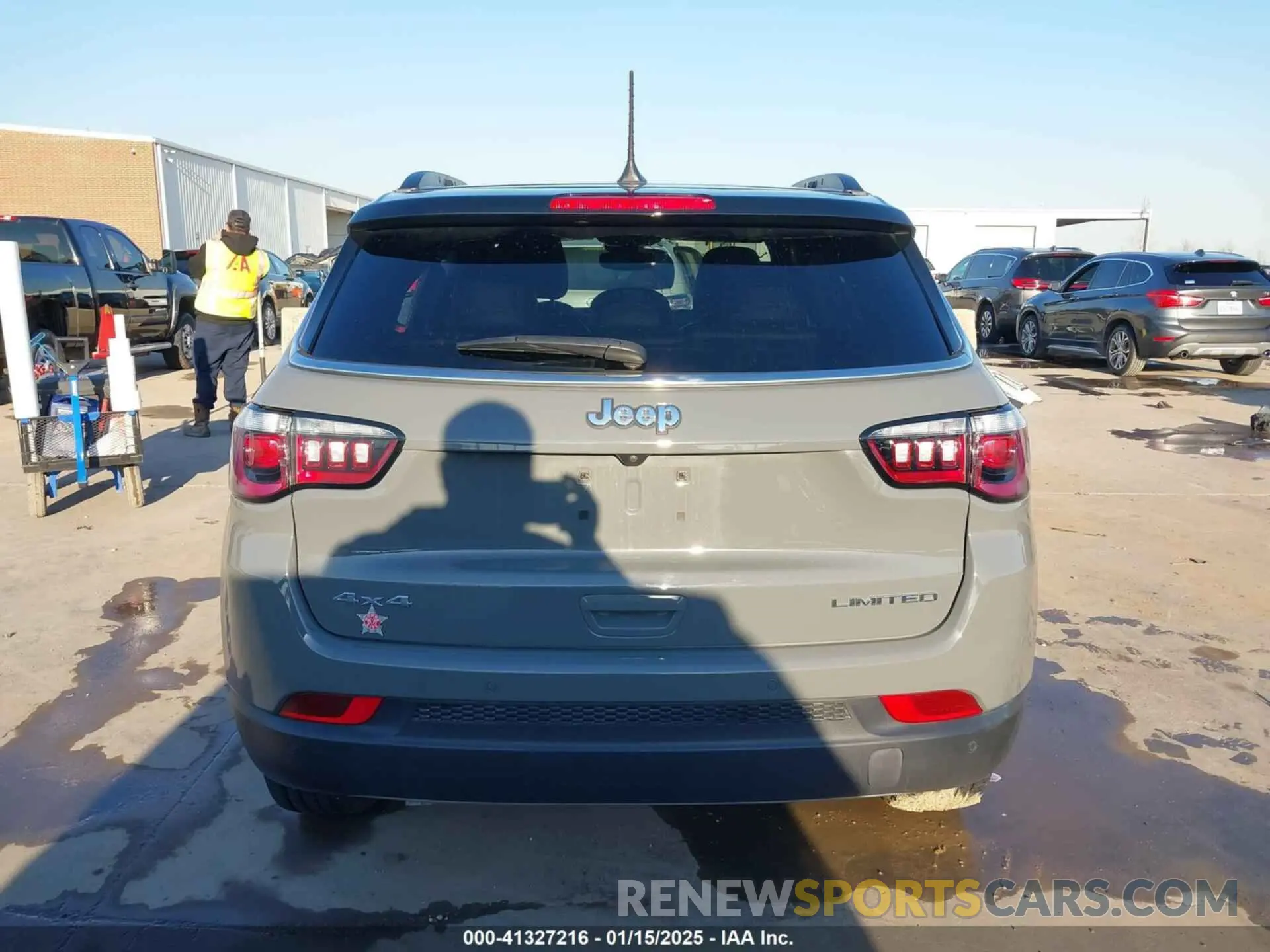 17 Photograph of a damaged car 3C4NJDCN9RT589163 JEEP COMPASS 2024