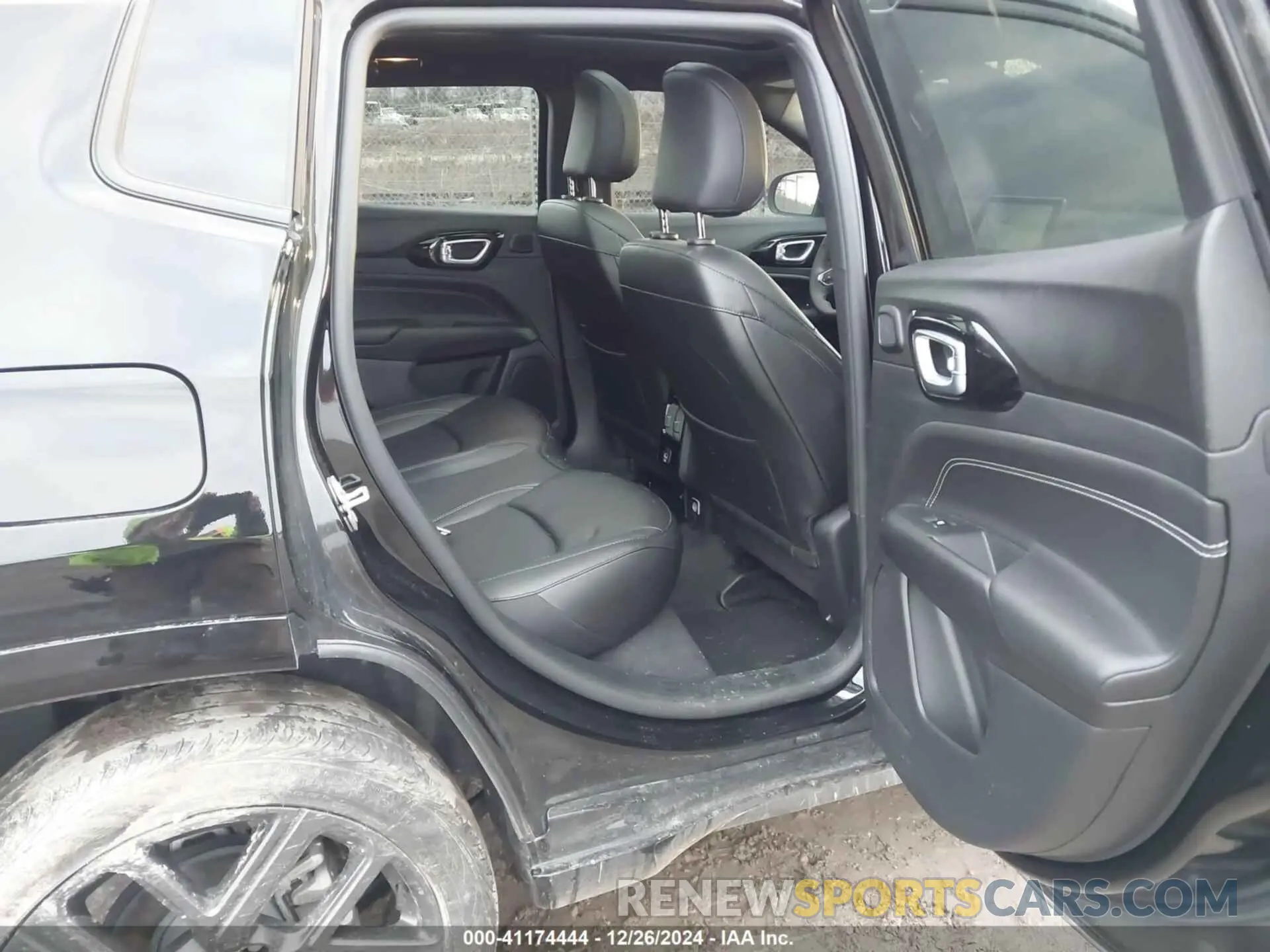 8 Photograph of a damaged car 3C4NJDCNXRT142941 JEEP COMPASS 2024