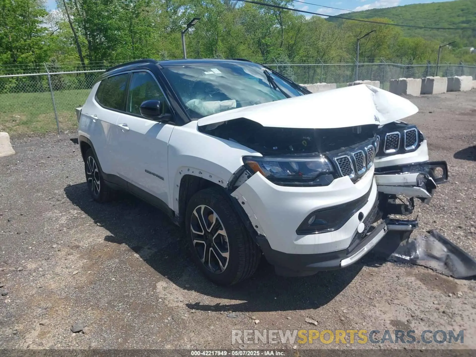 1 Photograph of a damaged car 3C4NJDCNXRT610750 JEEP COMPASS 2024