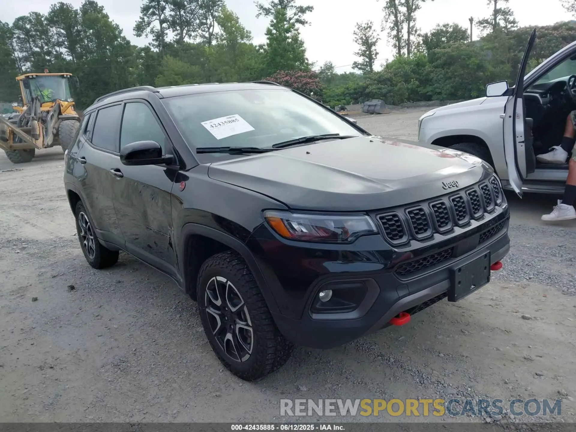 1 Photograph of a damaged car 3C4NJDDN1RT137190 JEEP COMPASS 2024