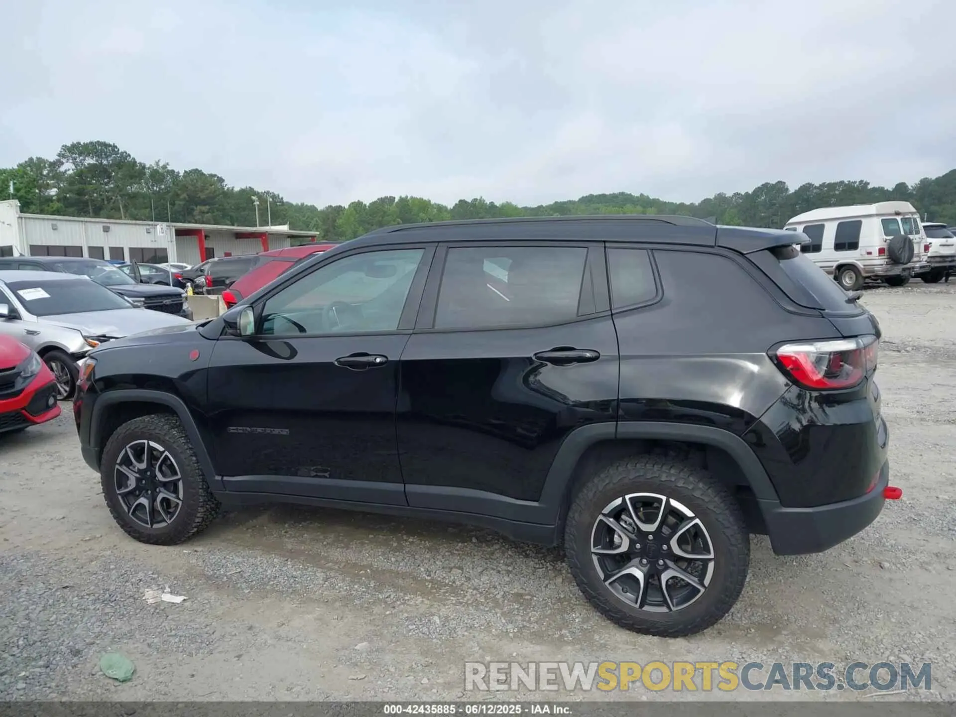 14 Photograph of a damaged car 3C4NJDDN1RT137190 JEEP COMPASS 2024