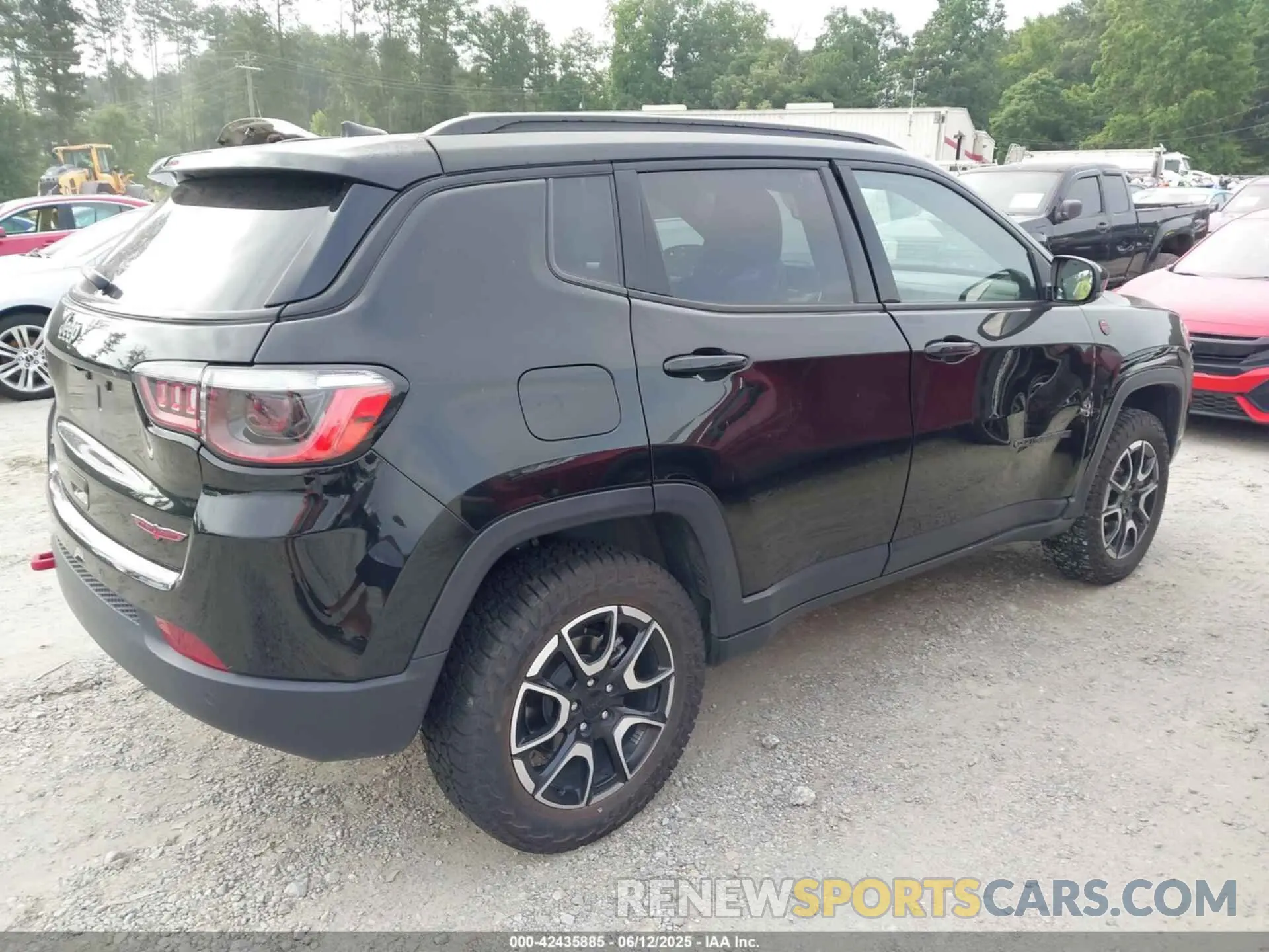 4 Photograph of a damaged car 3C4NJDDN1RT137190 JEEP COMPASS 2024