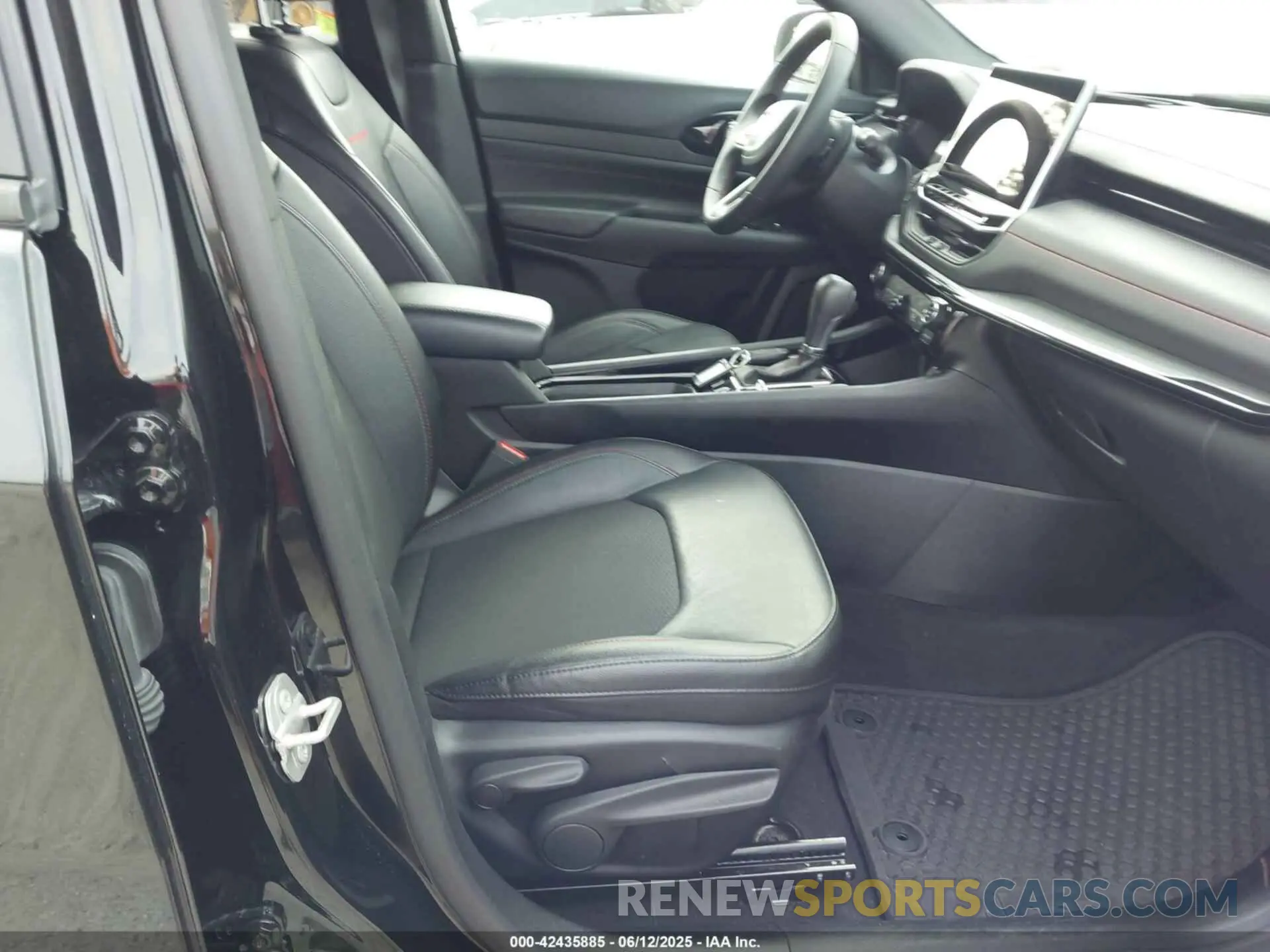 5 Photograph of a damaged car 3C4NJDDN1RT137190 JEEP COMPASS 2024