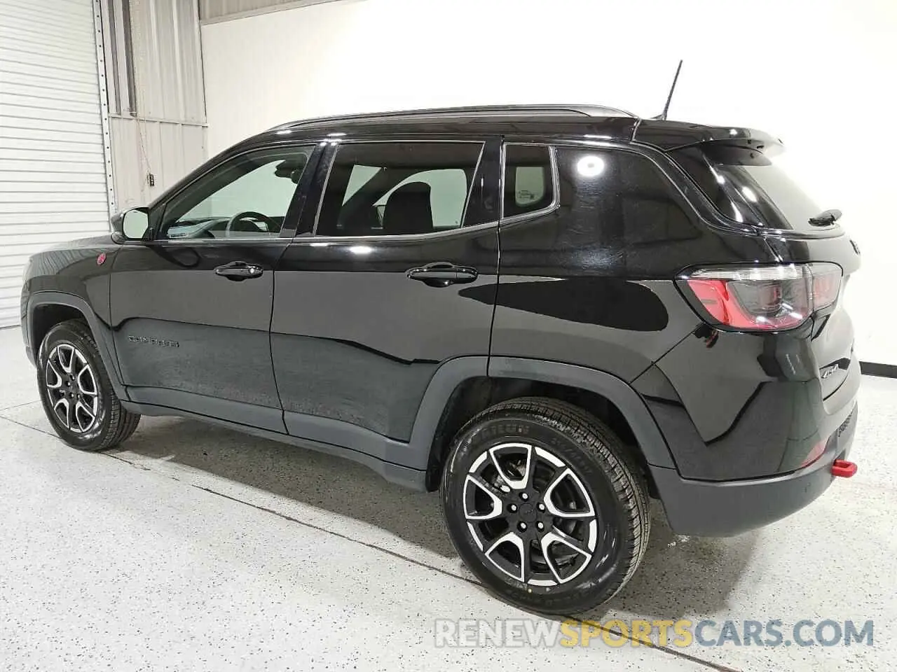 2 Photograph of a damaged car 3C4NJDDN2RT137327 JEEP COMPASS 2024