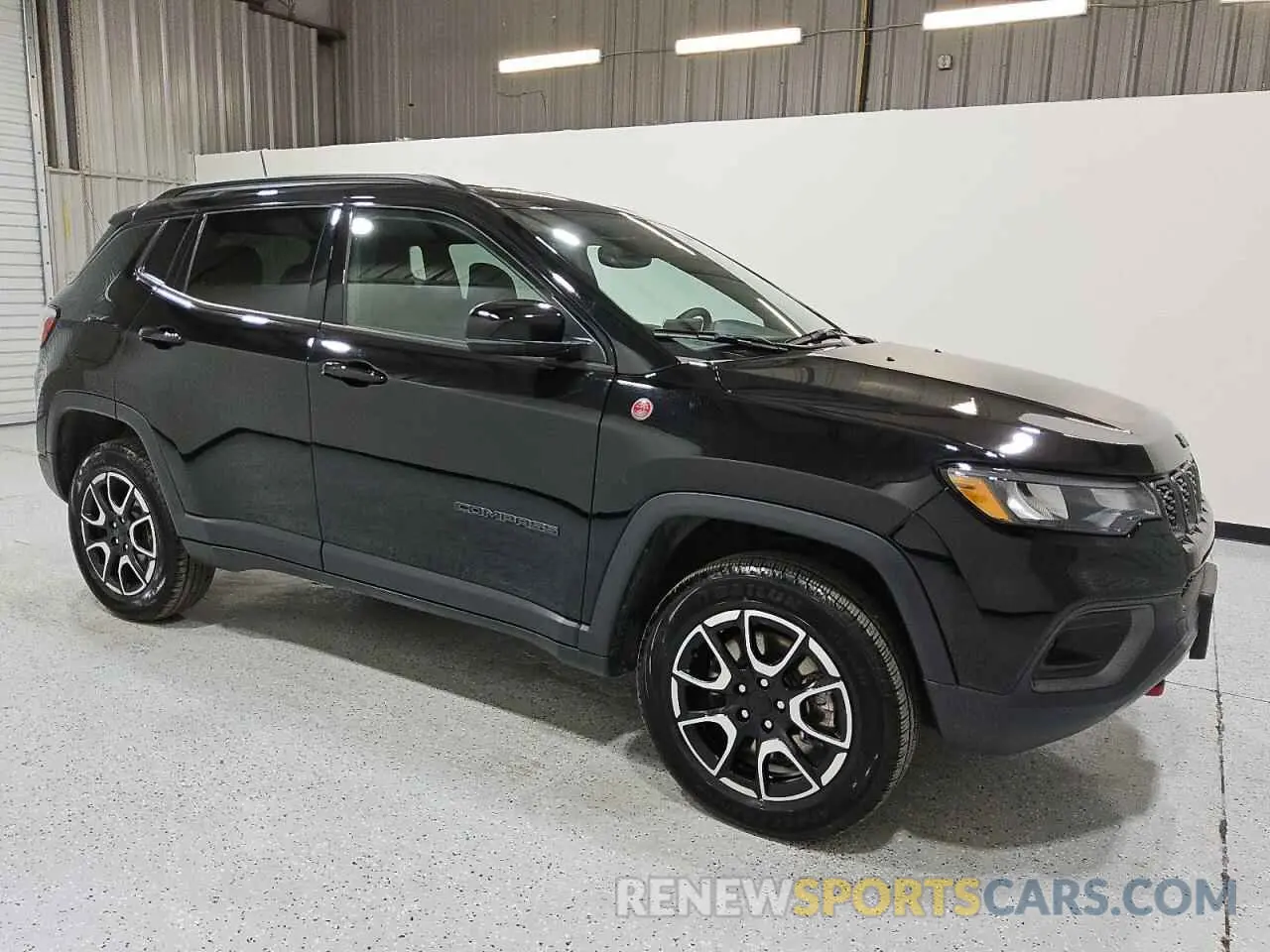 4 Photograph of a damaged car 3C4NJDDN2RT137327 JEEP COMPASS 2024