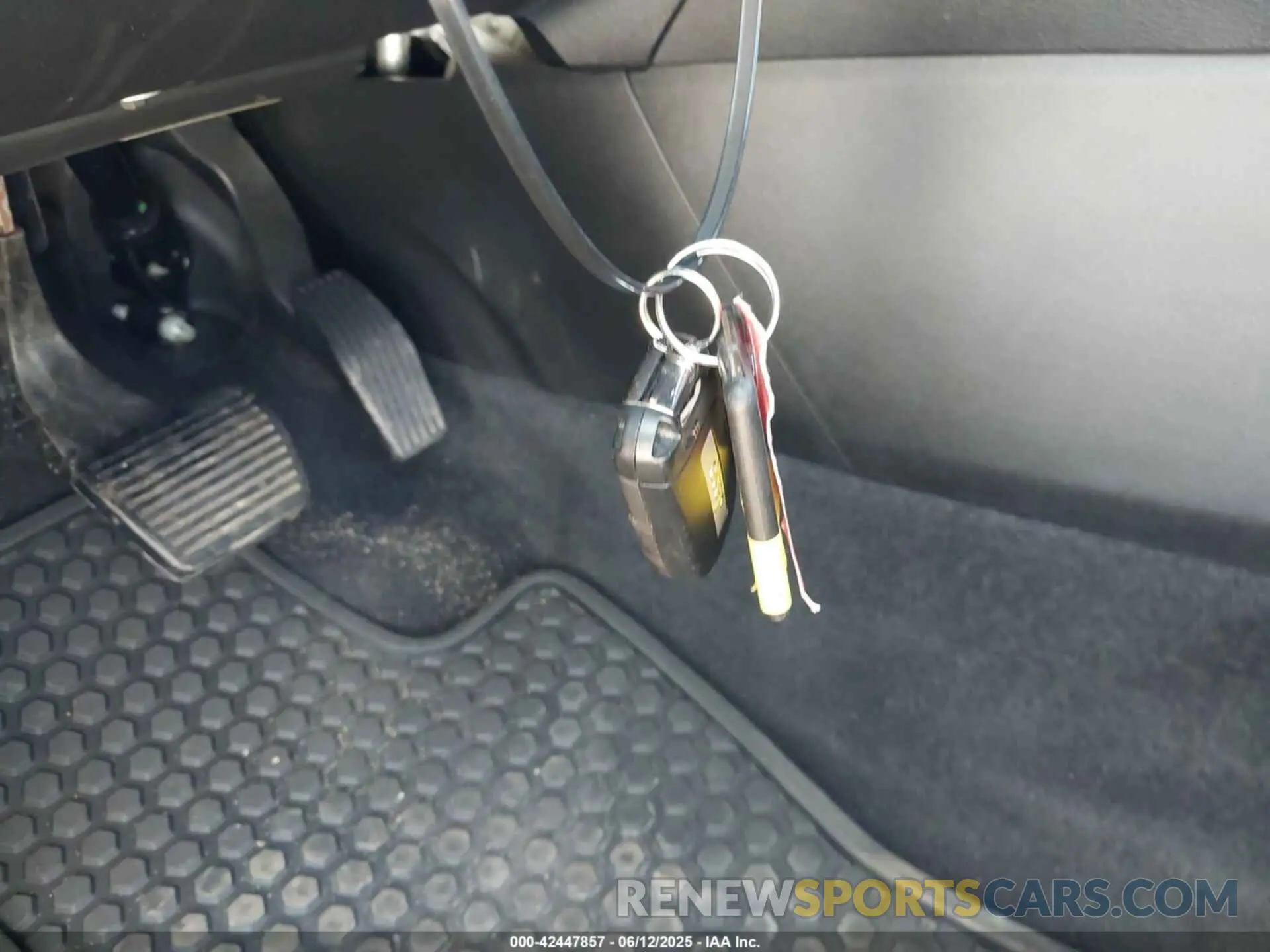 11 Photograph of a damaged car 3C4NJDDN2RT149493 JEEP COMPASS 2024