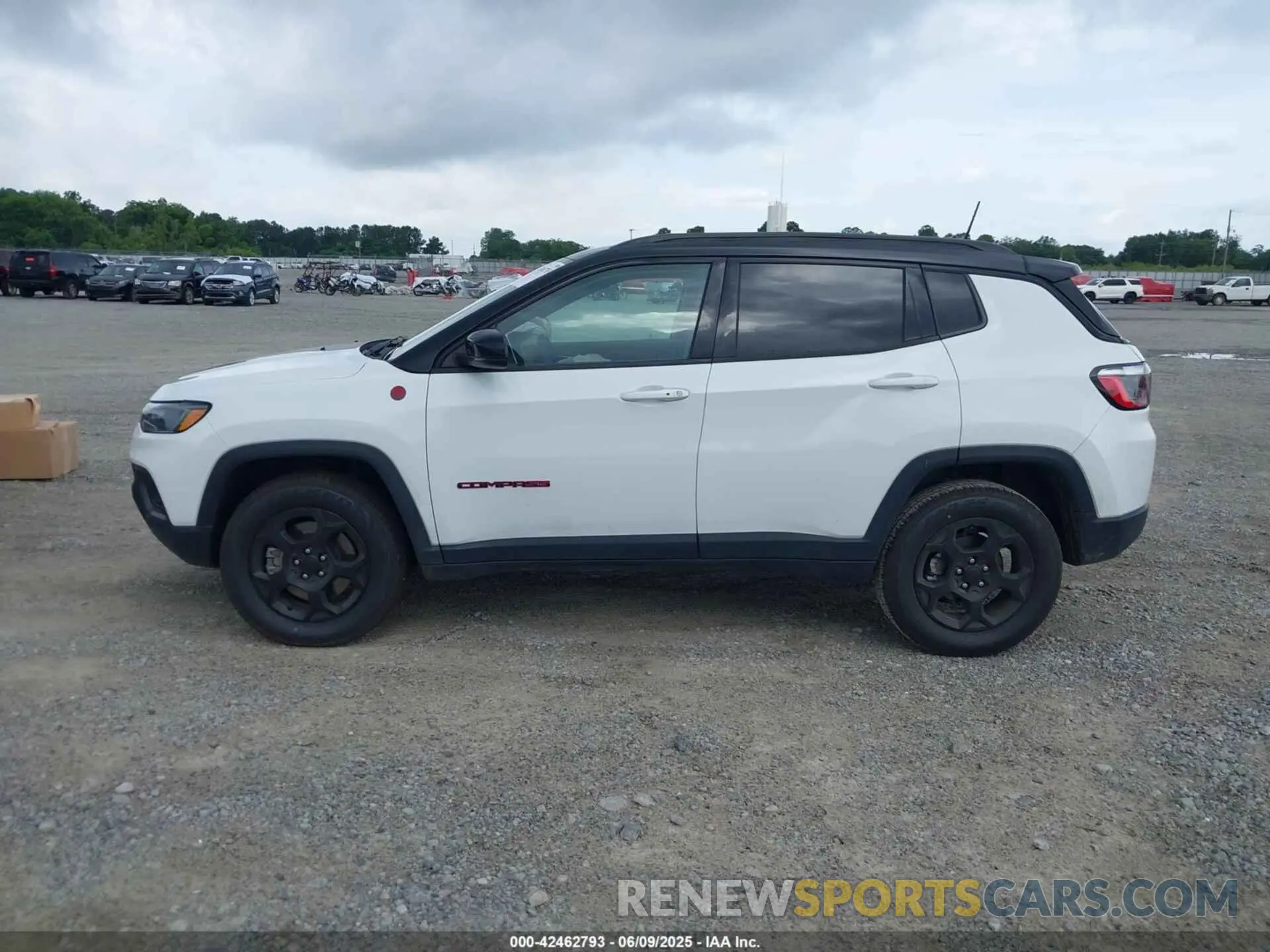 14 Photograph of a damaged car 3C4NJDDN2RT602771 JEEP COMPASS 2024