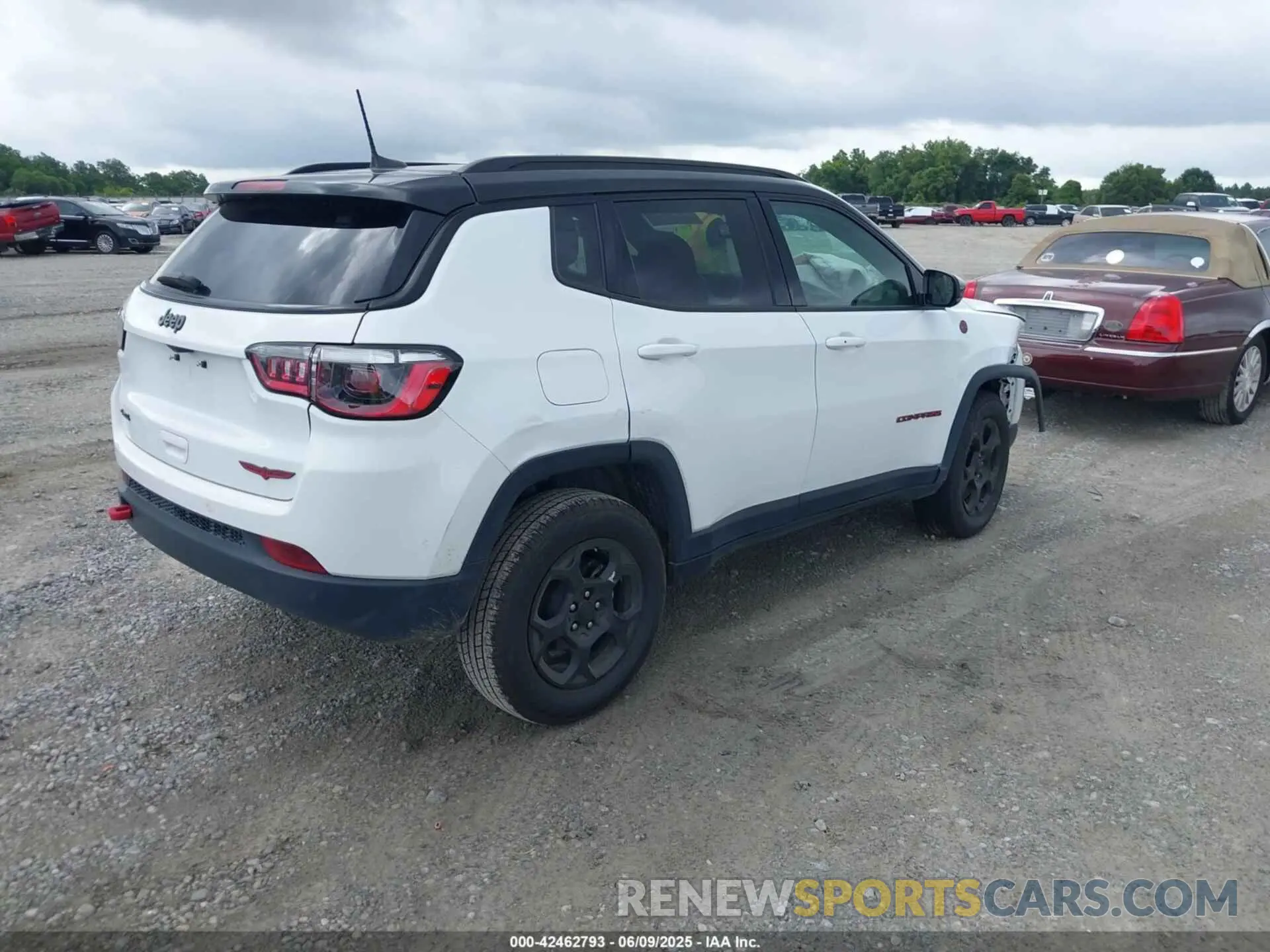 4 Photograph of a damaged car 3C4NJDDN2RT602771 JEEP COMPASS 2024