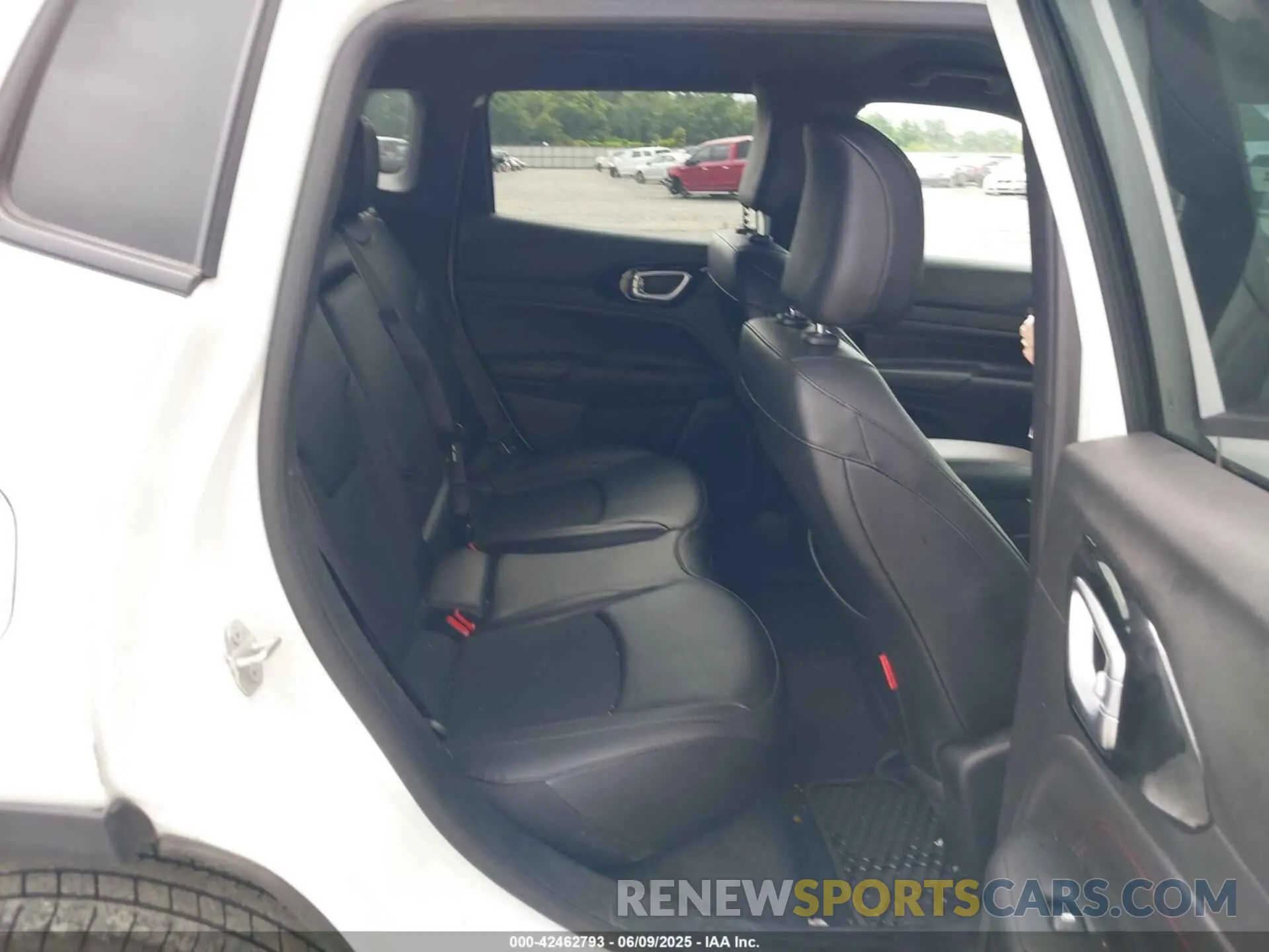 8 Photograph of a damaged car 3C4NJDDN2RT602771 JEEP COMPASS 2024