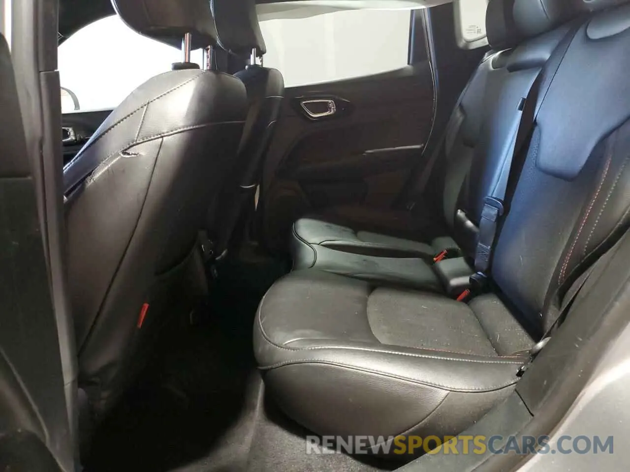 10 Photograph of a damaged car 3C4NJDDN3RT596527 JEEP COMPASS 2024