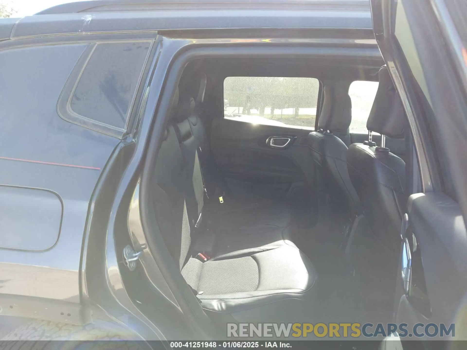 8 Photograph of a damaged car 3C4NJDDN4RT135384 JEEP COMPASS 2024