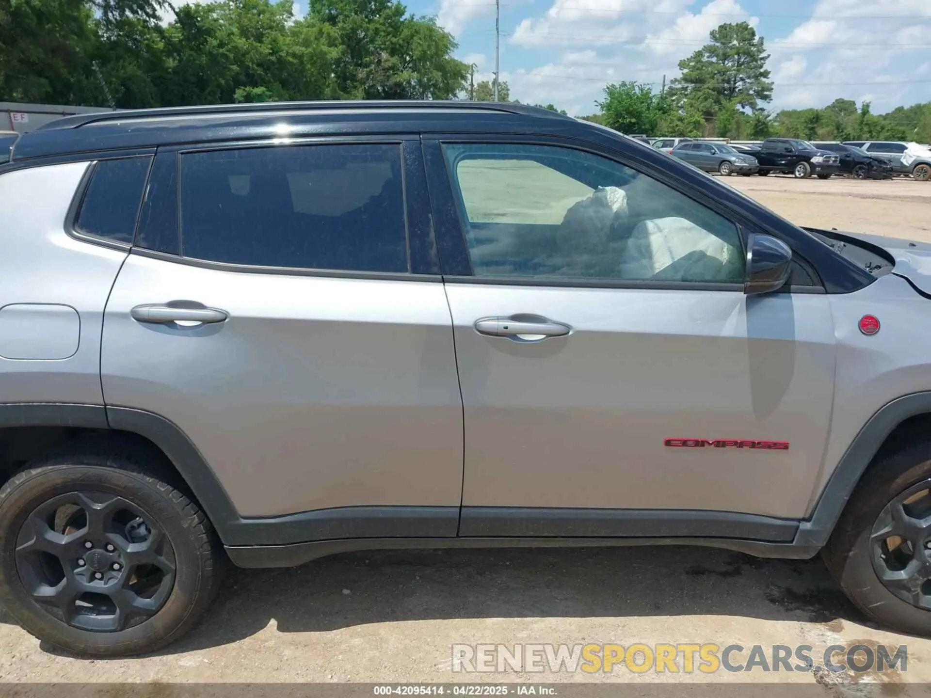 14 Photograph of a damaged car 3C4NJDDN8RT596877 JEEP COMPASS 2024