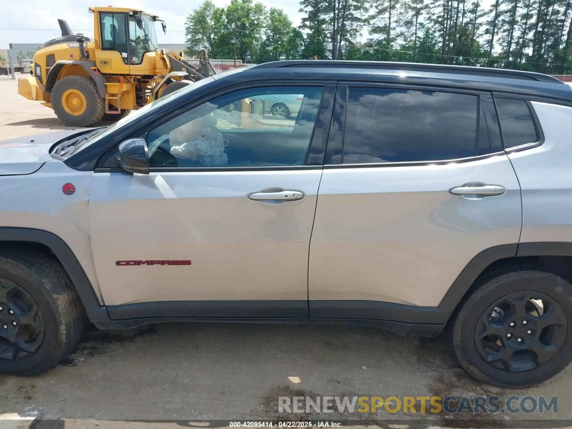 15 Photograph of a damaged car 3C4NJDDN8RT596877 JEEP COMPASS 2024