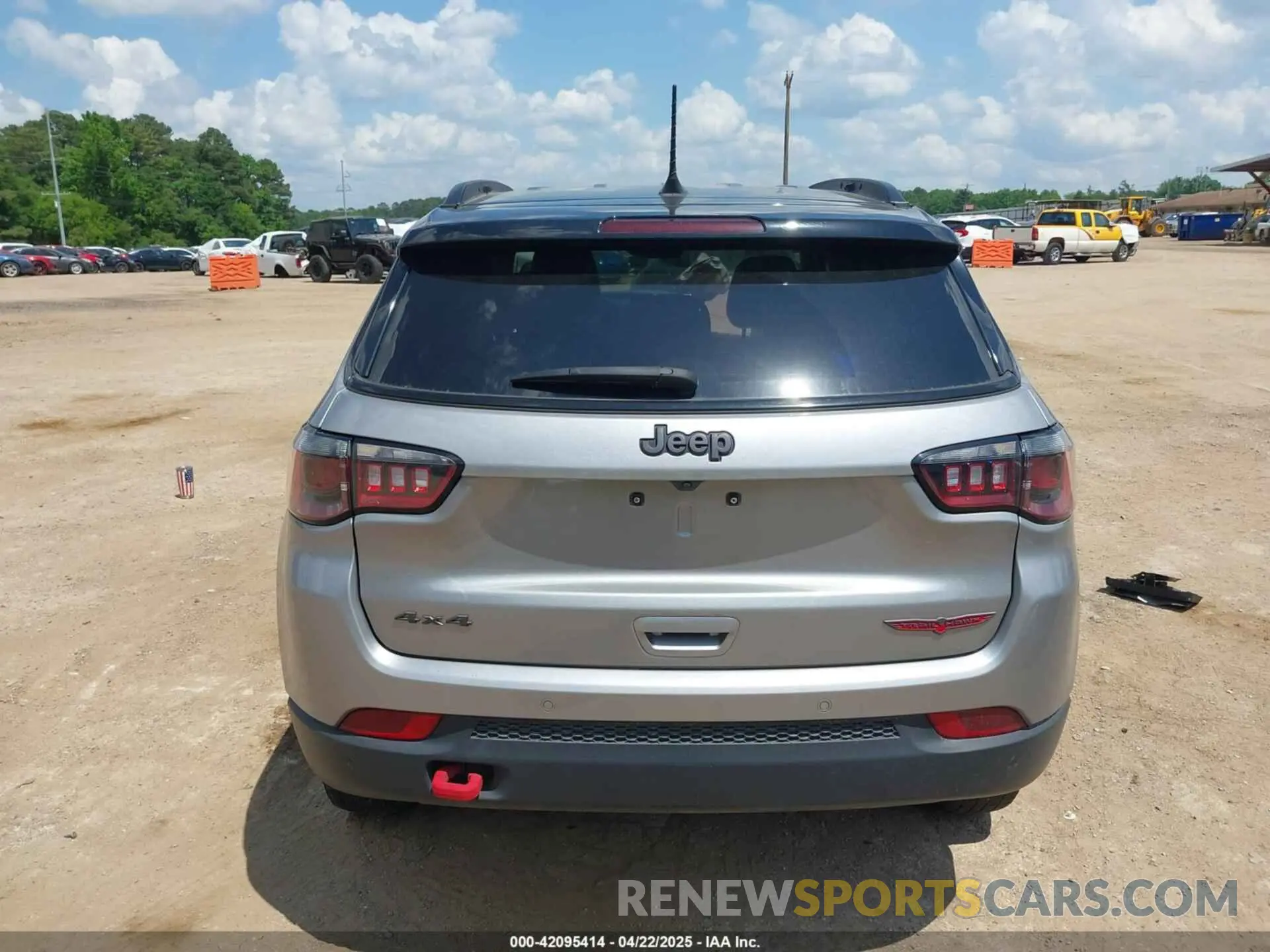 17 Photograph of a damaged car 3C4NJDDN8RT596877 JEEP COMPASS 2024