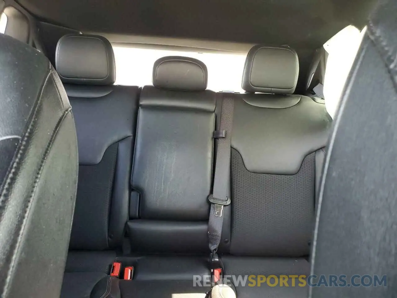 10 Photograph of a damaged car 3C4NJDDN9RT596516 JEEP COMPASS 2024