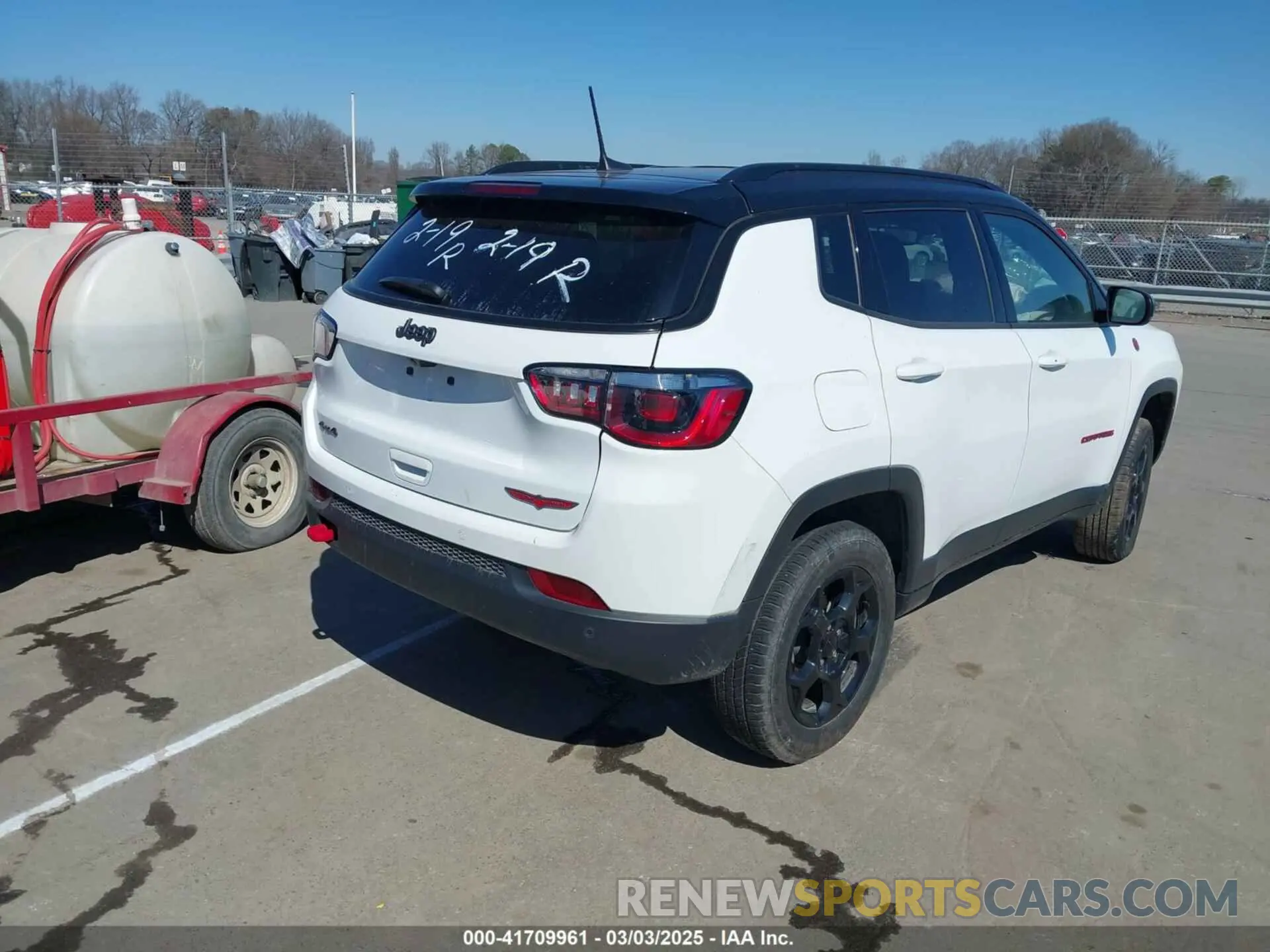 4 Photograph of a damaged car 3C4NJDDN9RT596998 JEEP COMPASS 2024
