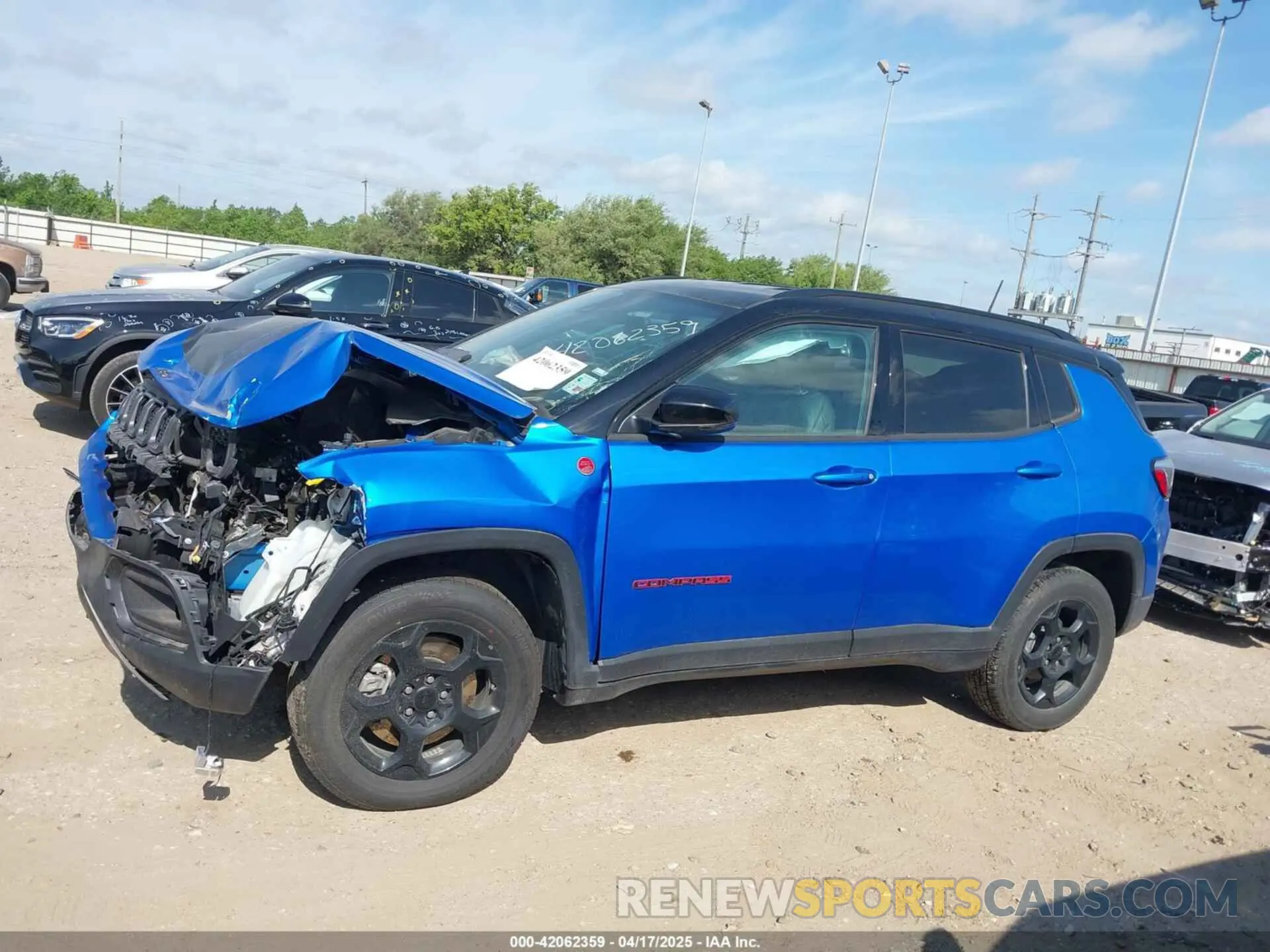13 Photograph of a damaged car 3C4NJDDNXRT610584 JEEP COMPASS 2024