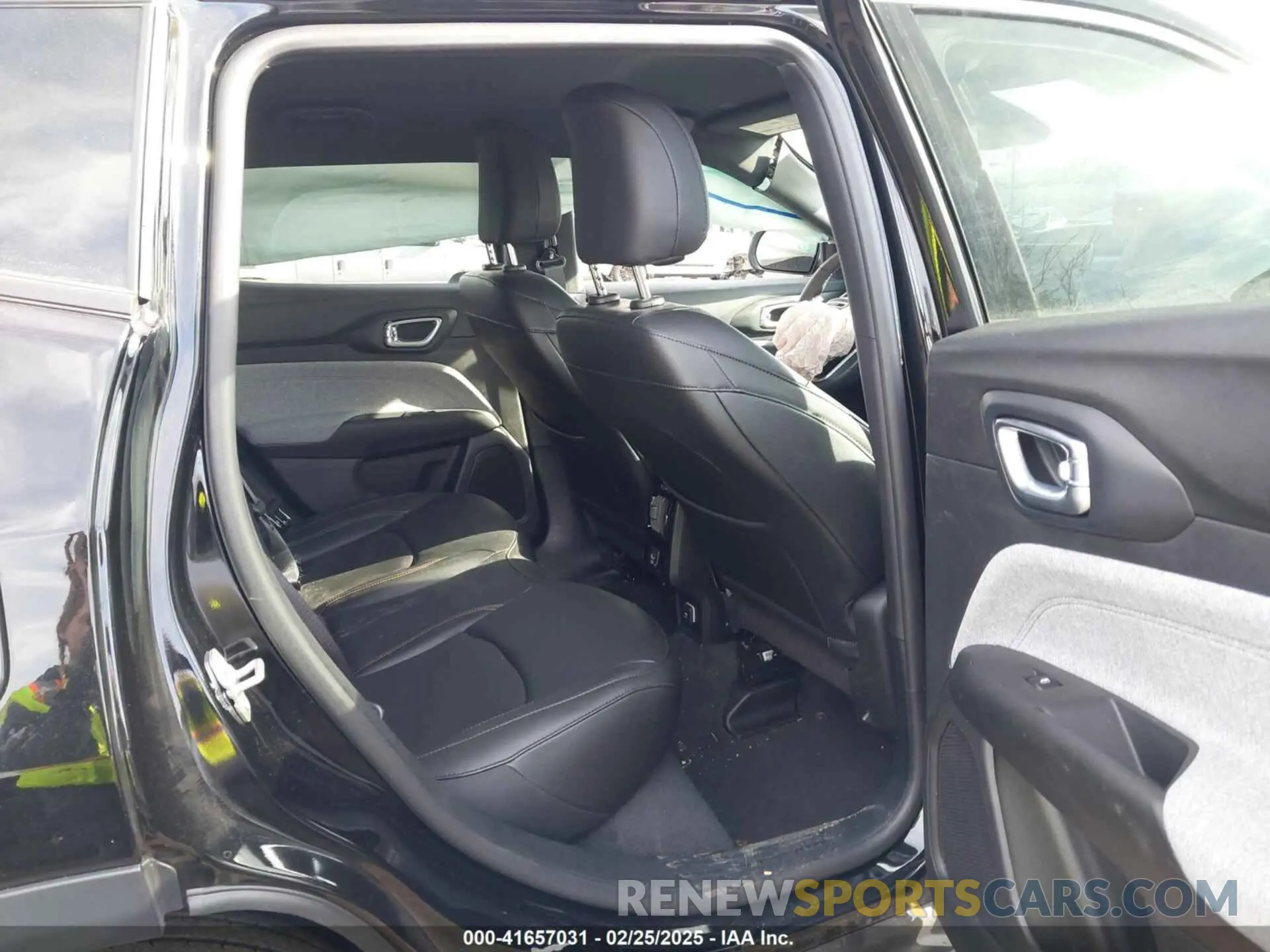 8 Photograph of a damaged car 3C4NJDFN0RT140417 JEEP COMPASS 2024