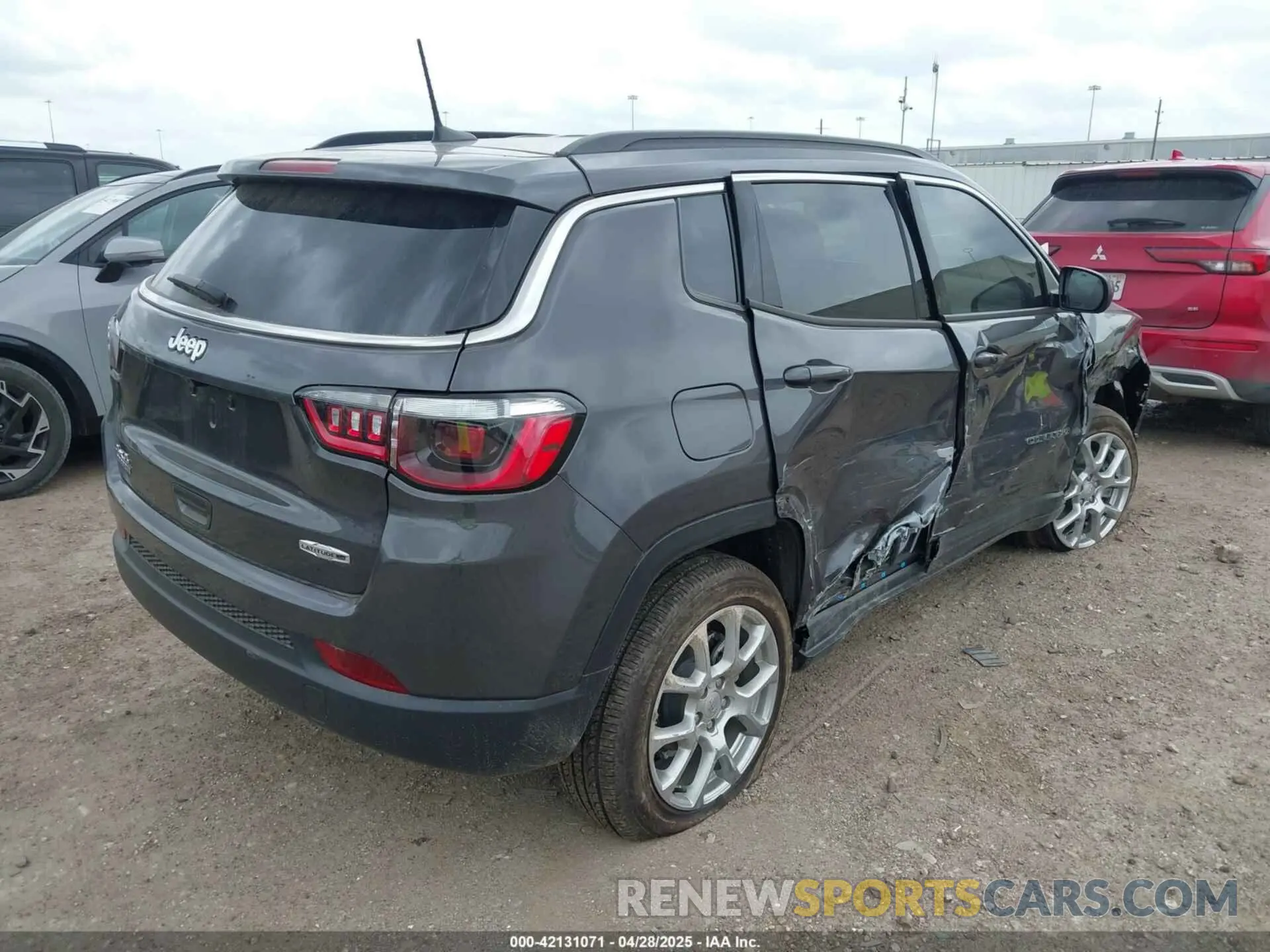 4 Photograph of a damaged car 3C4NJDFN0RT164250 JEEP COMPASS 2024