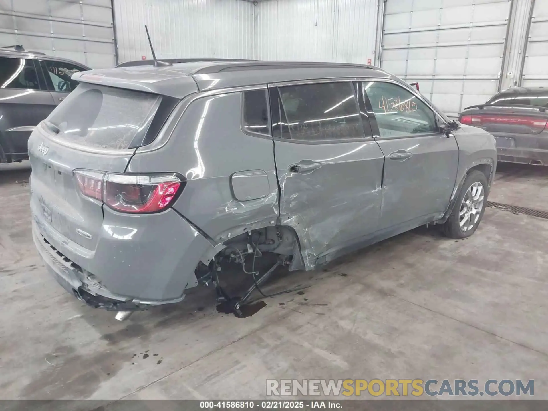 4 Photograph of a damaged car 3C4NJDFN1RT601432 JEEP COMPASS 2024