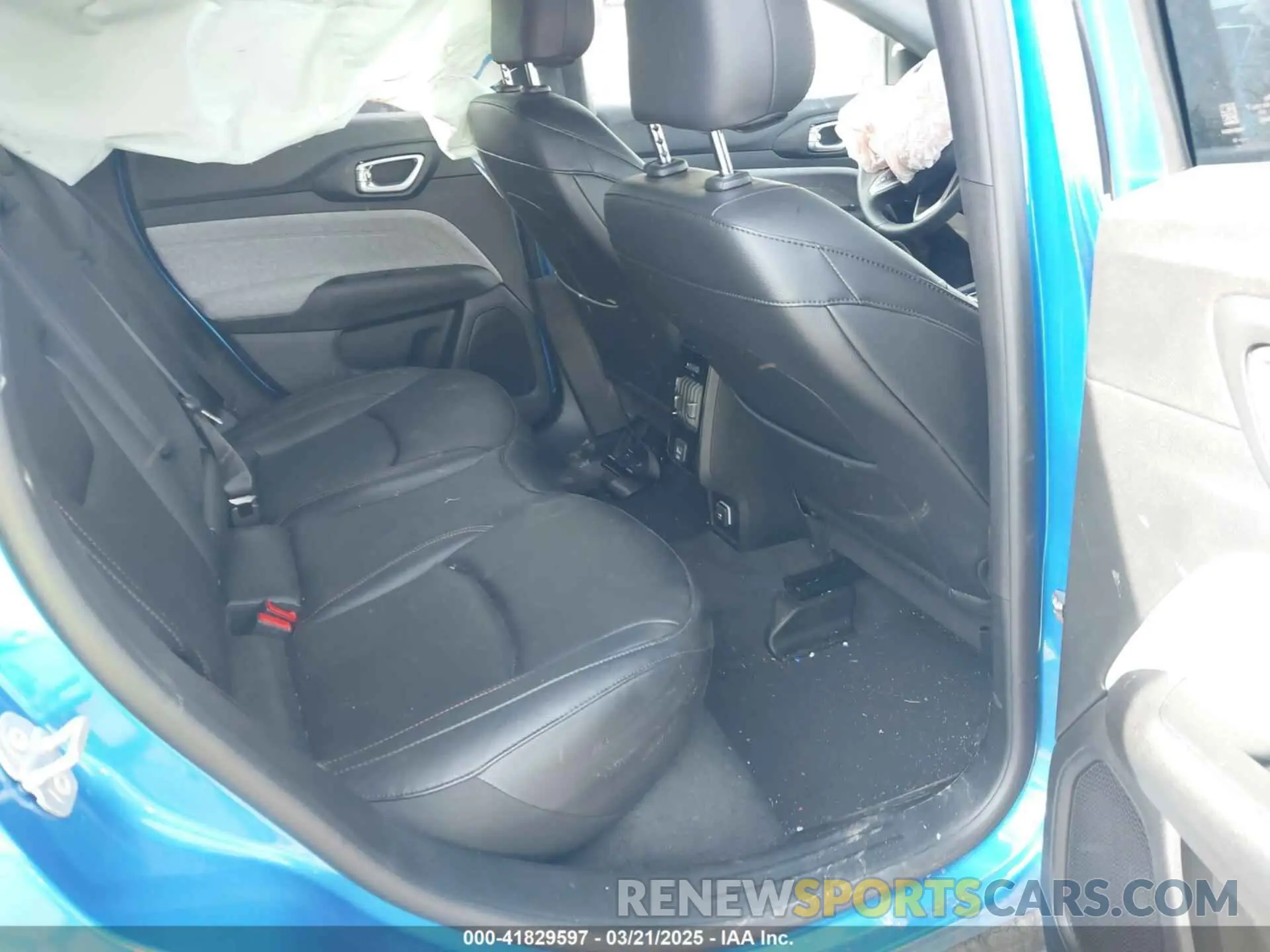 8 Photograph of a damaged car 3C4NJDFN3RT128374 JEEP COMPASS 2024