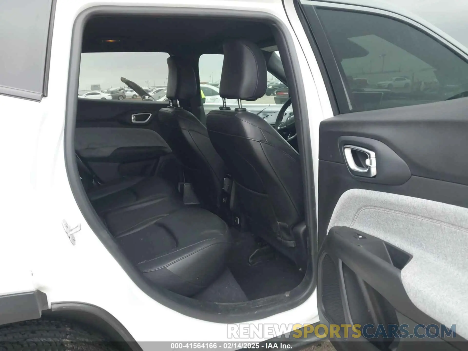 8 Photograph of a damaged car 3C4NJDFN4RT169922 JEEP COMPASS 2024