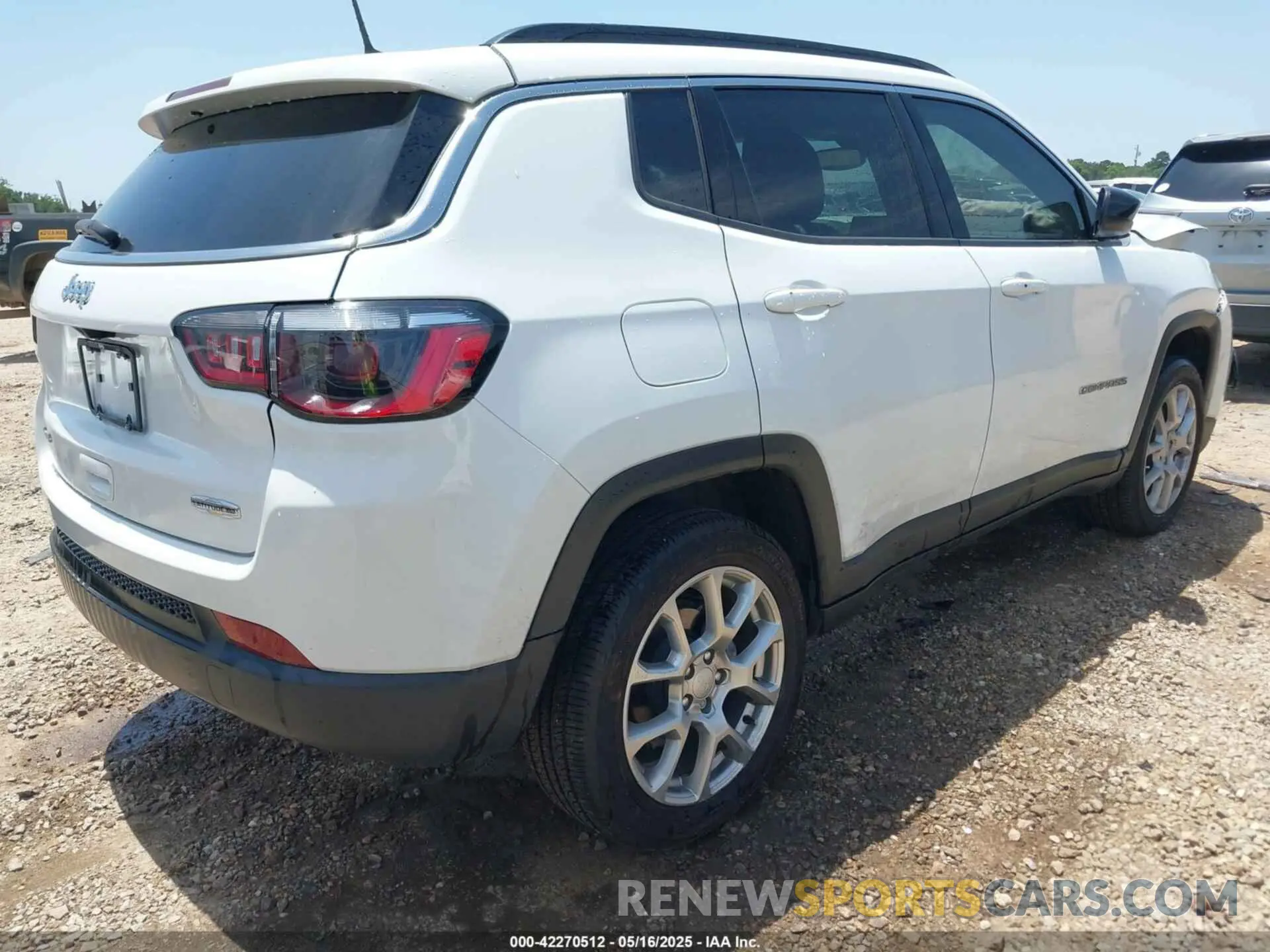 4 Photograph of a damaged car 3C4NJDFN5RT132085 JEEP COMPASS 2024