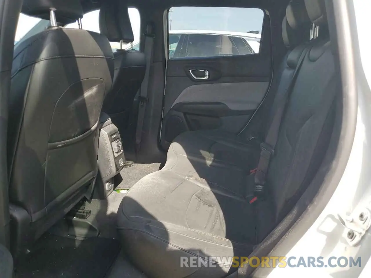 10 Photograph of a damaged car 3C4NJDFN7RT104207 JEEP COMPASS 2024