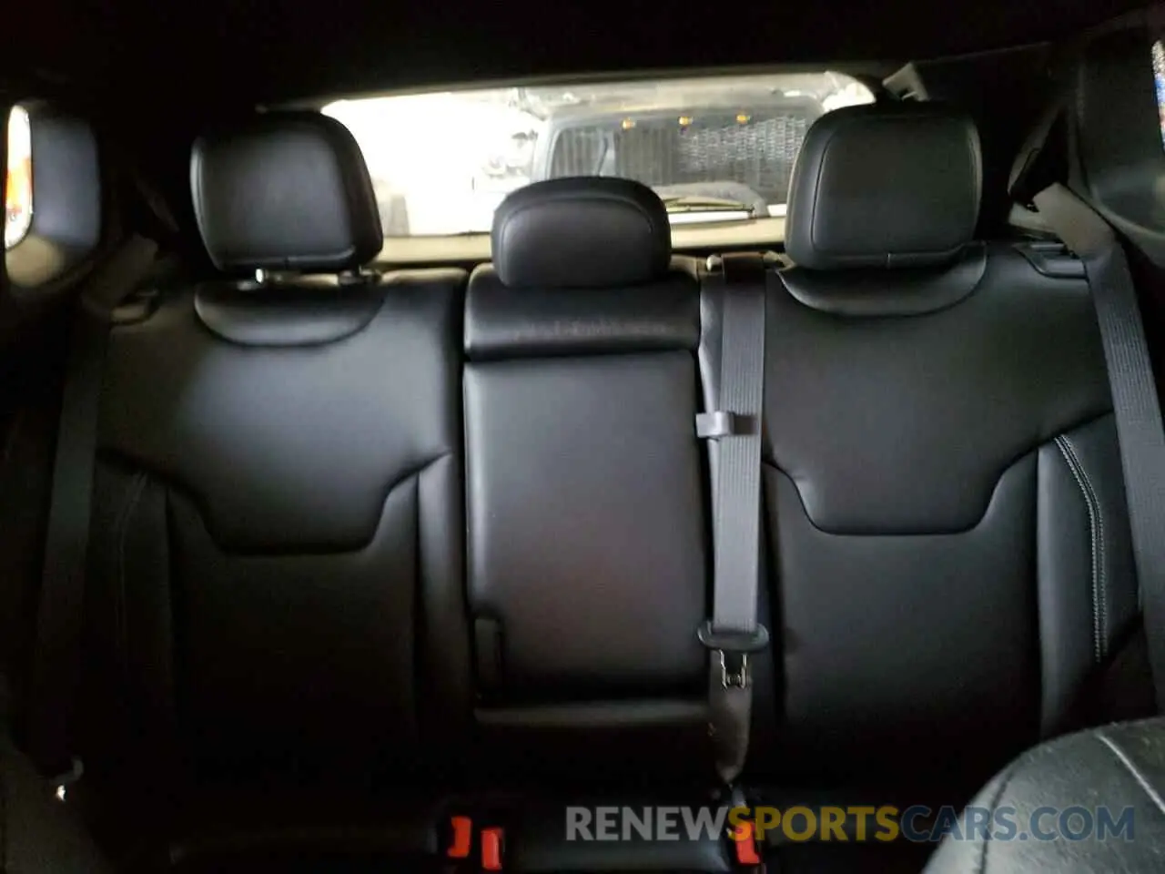 10 Photograph of a damaged car 3C4NJDFNXRT579012 JEEP COMPASS 2024