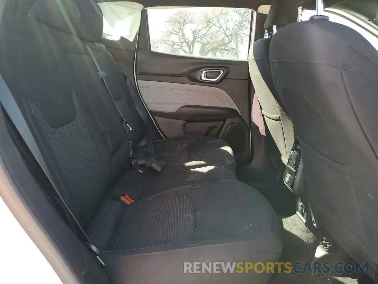 10 Photograph of a damaged car 3C4NJDAN3ST515939 JEEP COMPASS 2025