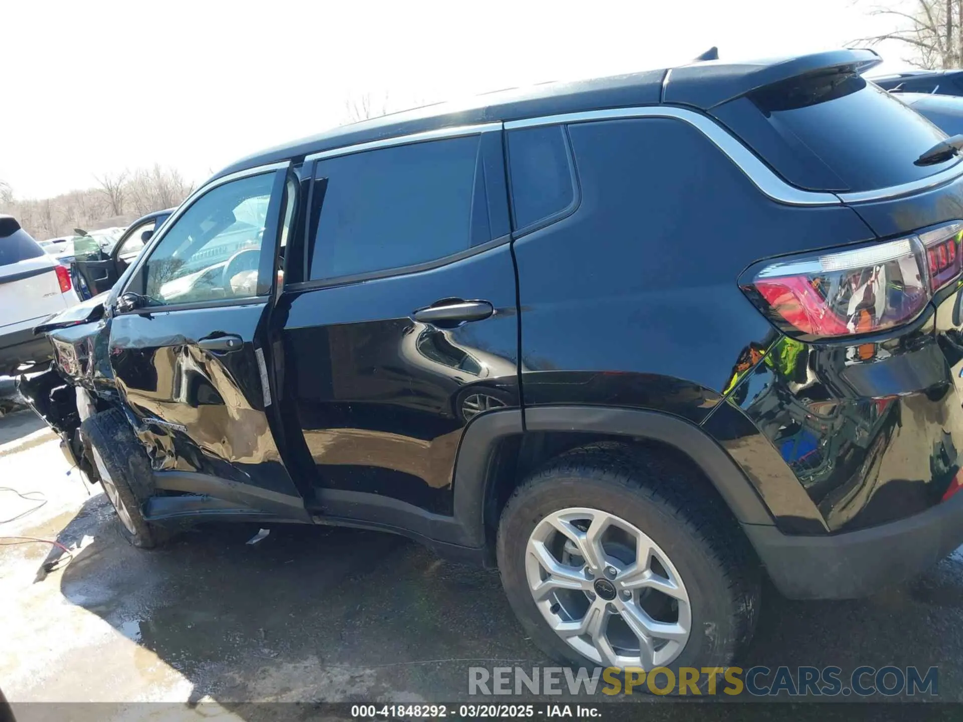 15 Photograph of a damaged car 3C4NJDAN7ST518472 JEEP COMPASS 2025