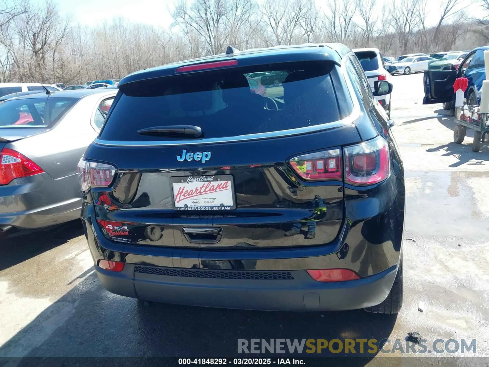 17 Photograph of a damaged car 3C4NJDAN7ST518472 JEEP COMPASS 2025