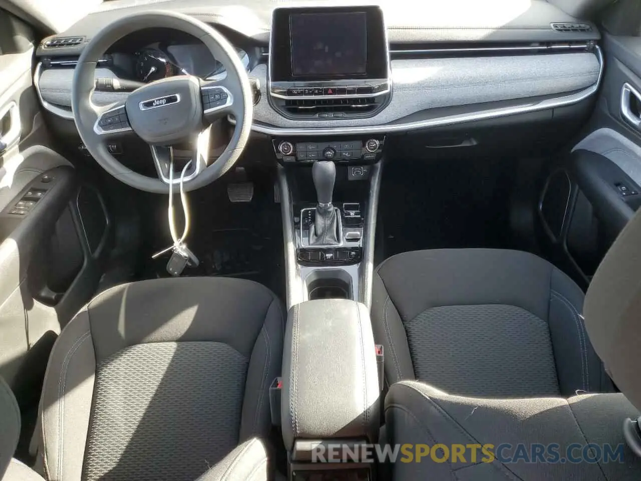 8 Photograph of a damaged car 3C4NJDAN9ST508851 JEEP COMPASS 2025