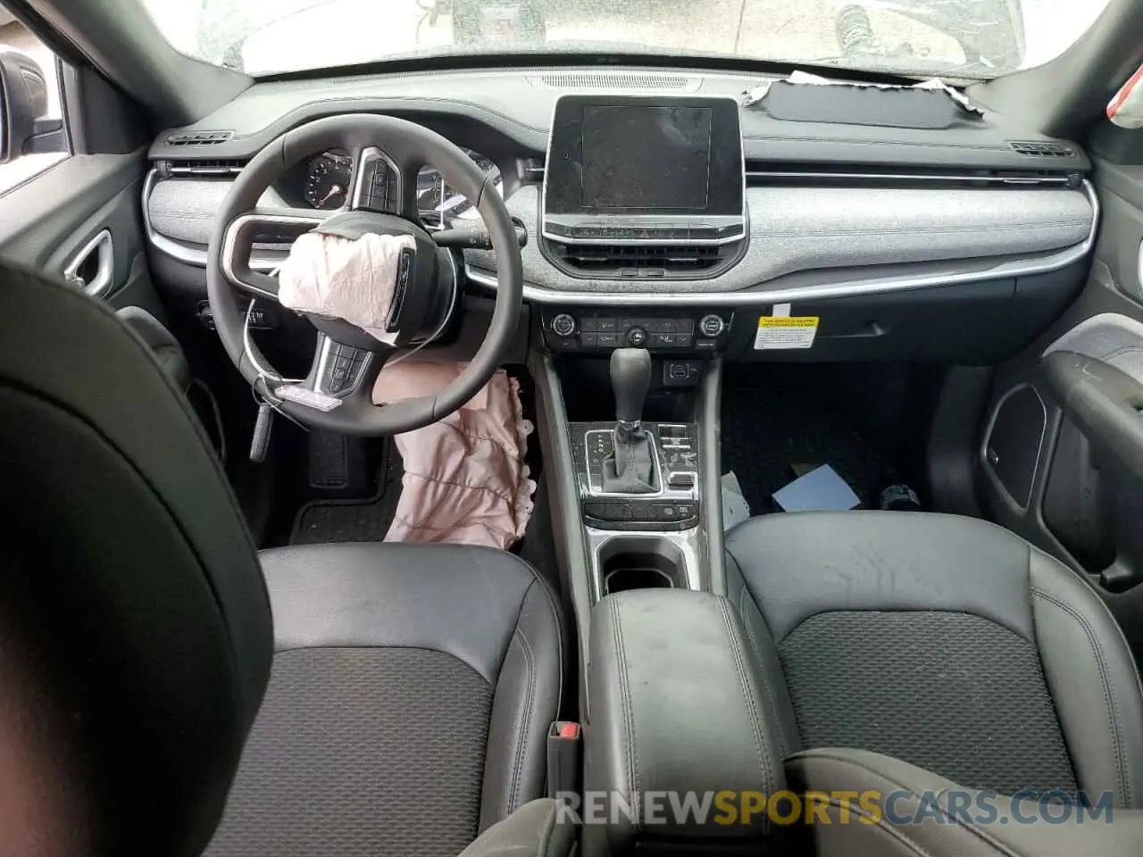 8 Photograph of a damaged car 3C4NJDBN3ST546946 JEEP COMPASS 2025