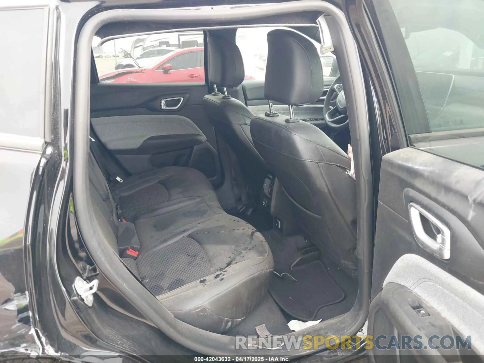8 Photograph of a damaged car 3C4NJDBN3ST561740 JEEP COMPASS 2025