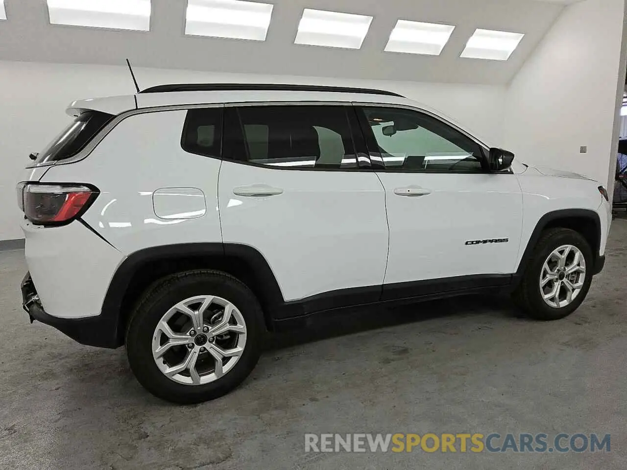 3 Photograph of a damaged car 3C4NJDBN4ST526186 JEEP COMPASS 2025