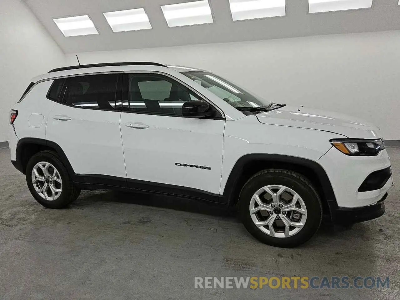 4 Photograph of a damaged car 3C4NJDBN4ST526186 JEEP COMPASS 2025
