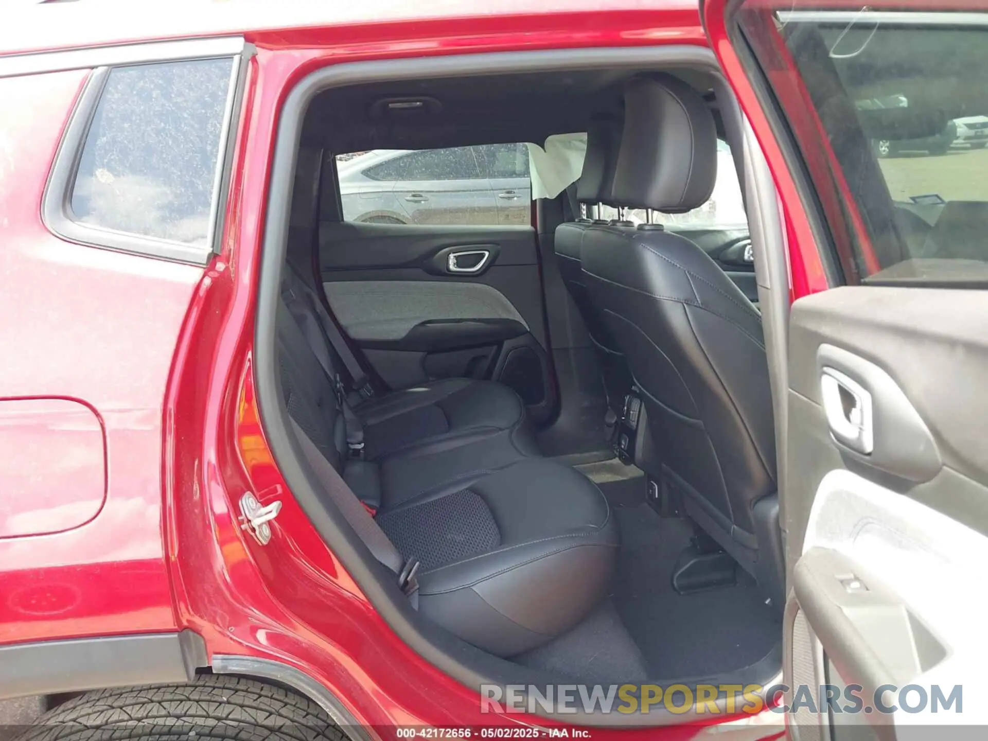 8 Photograph of a damaged car 3C4NJDBN8ST515983 JEEP COMPASS 2025