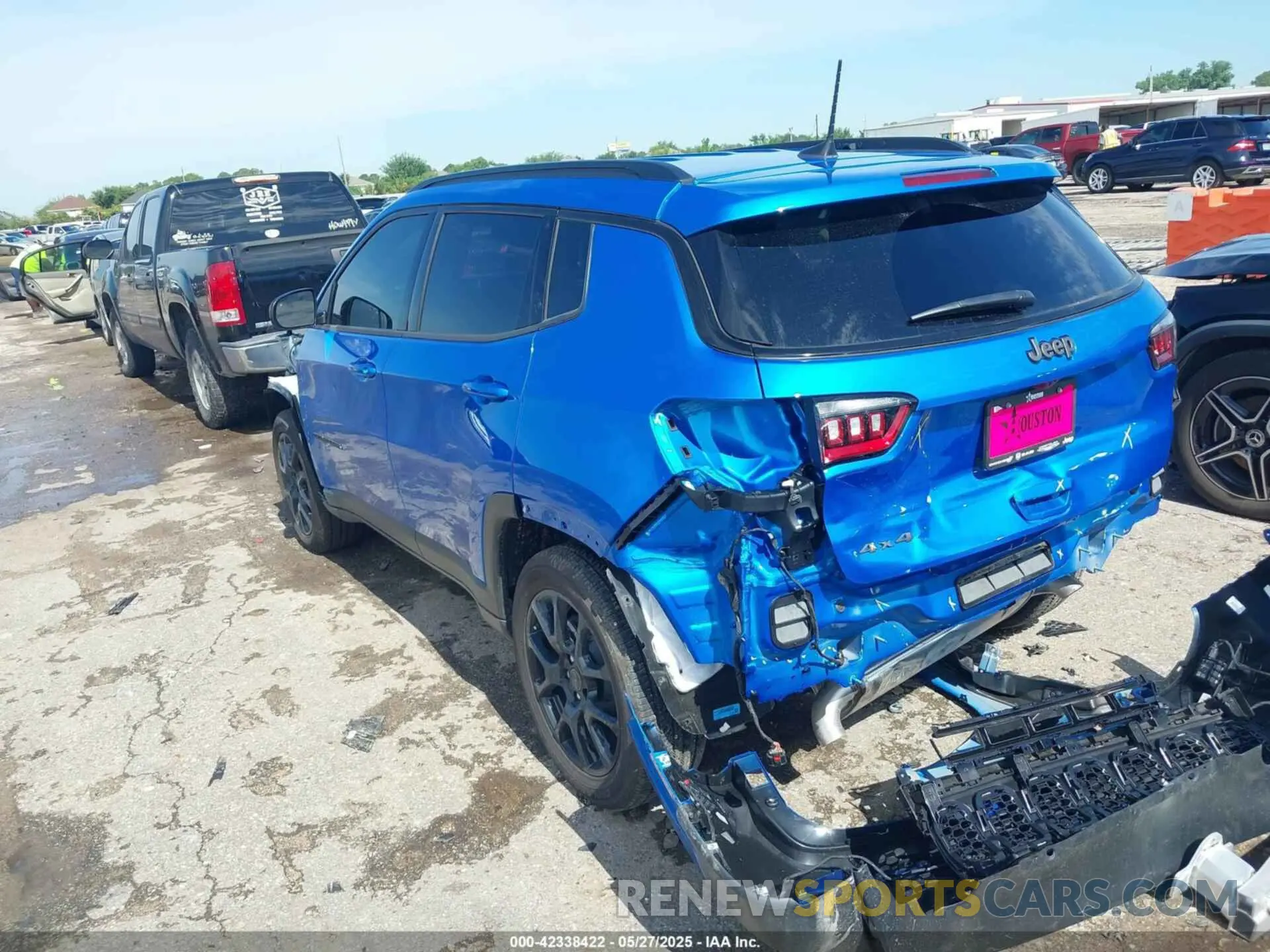 3 Photograph of a damaged car 3C4NJDBN8ST569347 JEEP COMPASS 2025