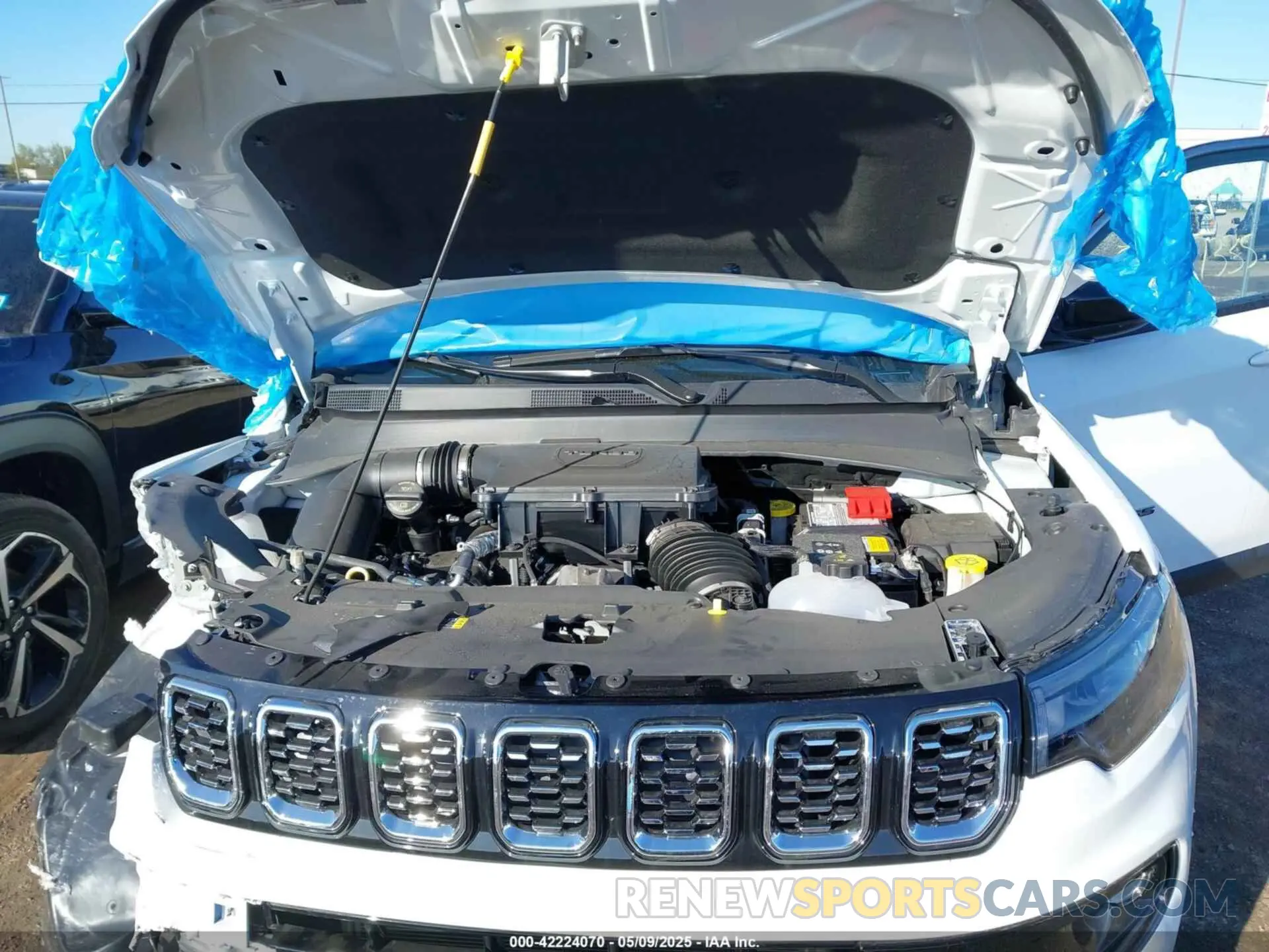 10 Photograph of a damaged car 3C4NJDCN0ST566747 JEEP COMPASS 2025
