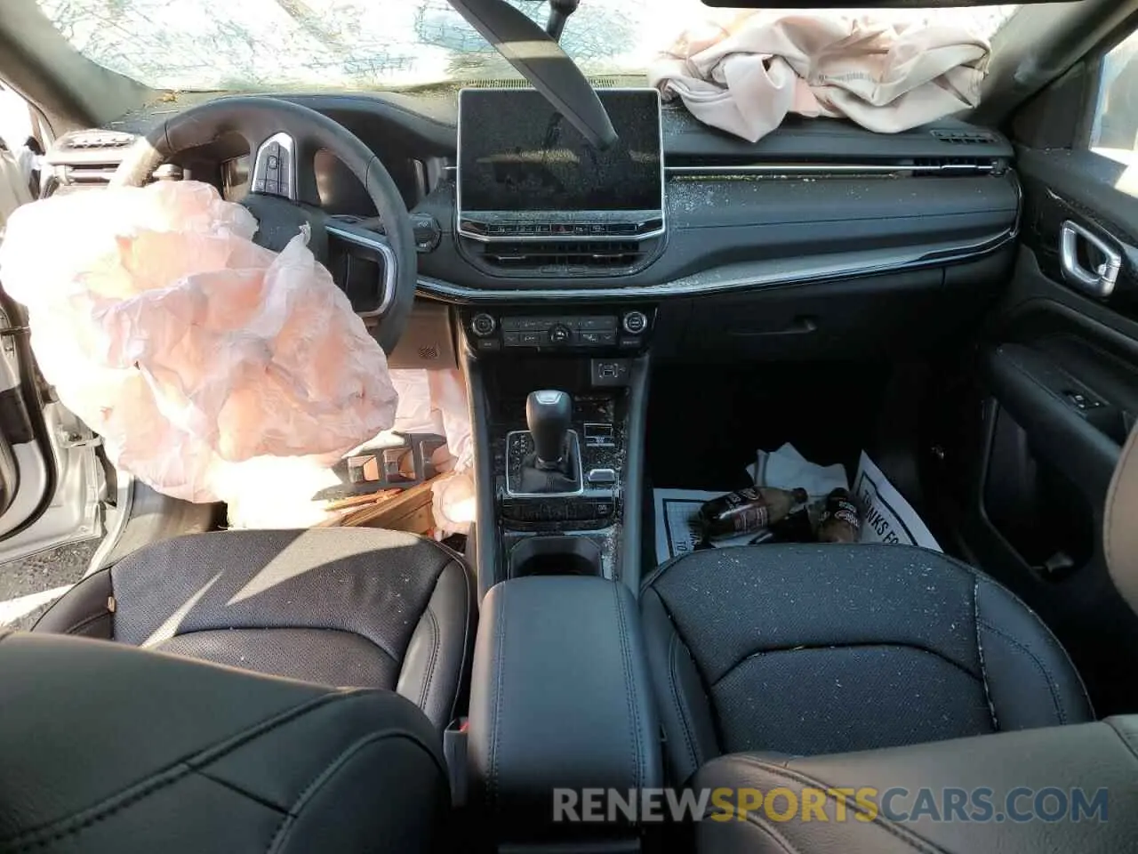 8 Photograph of a damaged car 3C4NJDCN7ST542252 JEEP COMPASS 2025