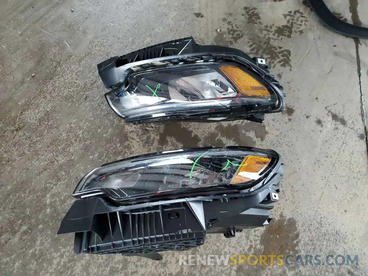 13 Photograph of a damaged car 3C4NJDDN4ST581170 JEEP COMPASS 2025
