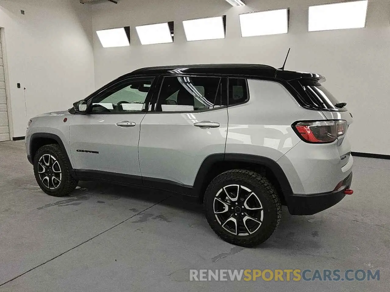 2 Photograph of a damaged car 3C4NJDDN6ST557355 JEEP COMPASS 2025
