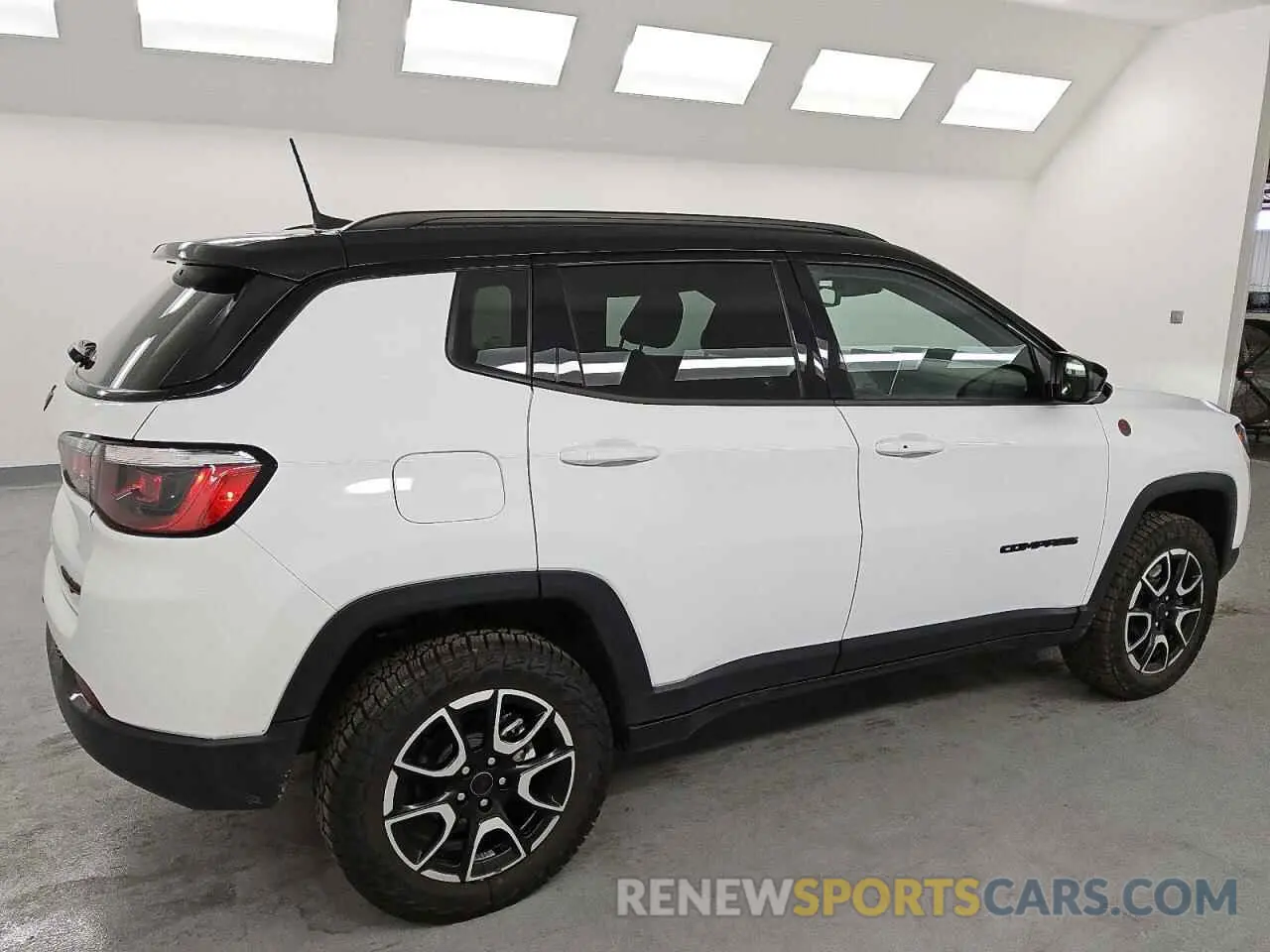 3 Photograph of a damaged car 3C4NJDDN9ST526004 JEEP COMPASS 2025